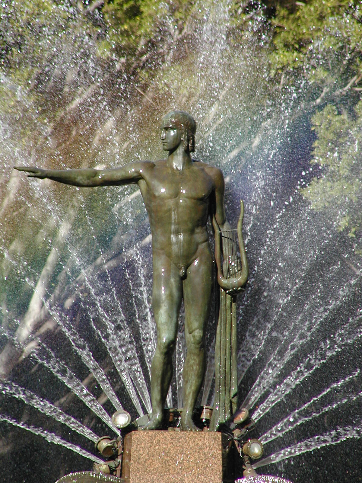 20-Jun-2001 09:56 - Sydney - Archibald Memorial Fountain