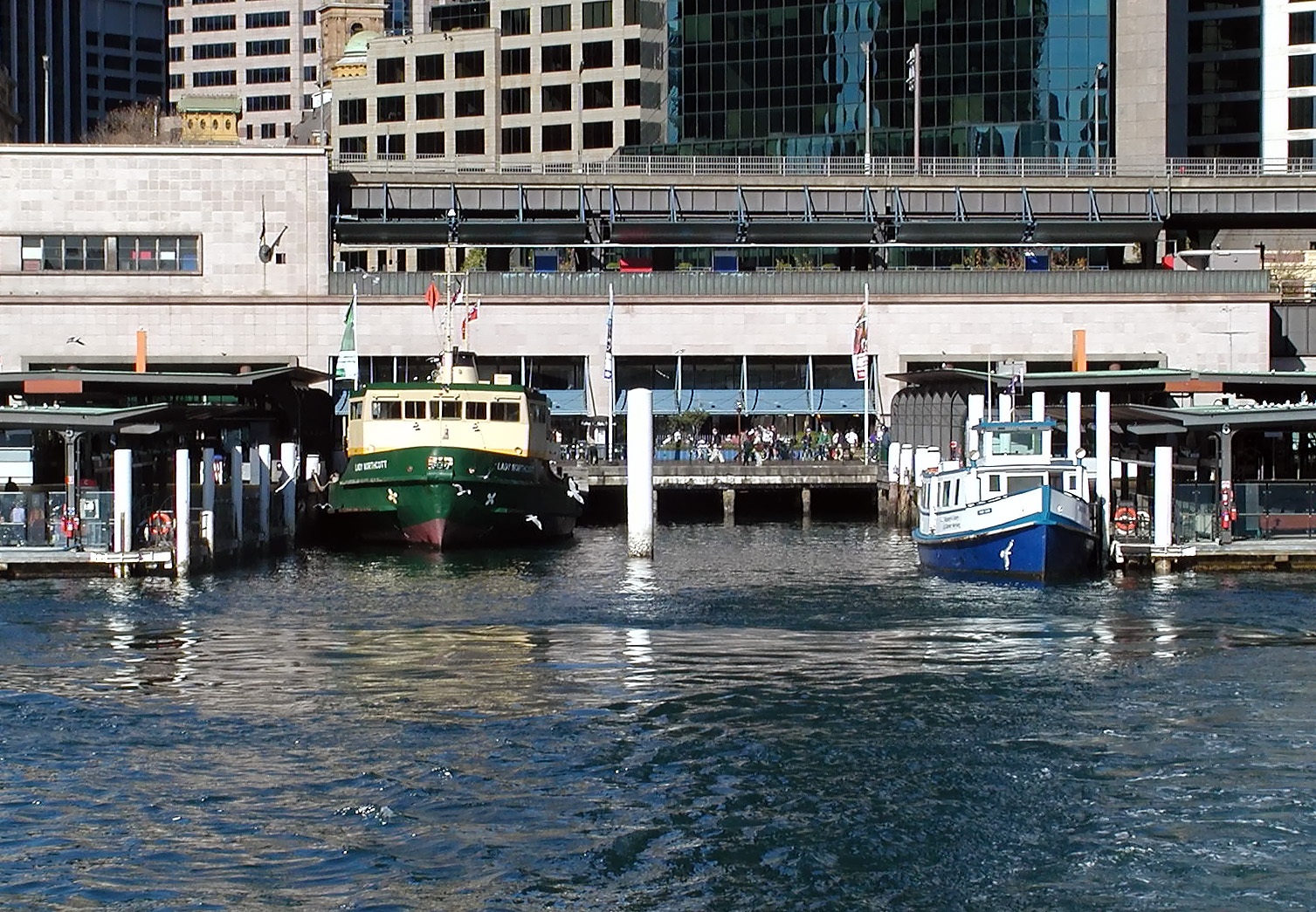 17-Jun-2001 10:06 - Sydney - Leaving Circular Quay