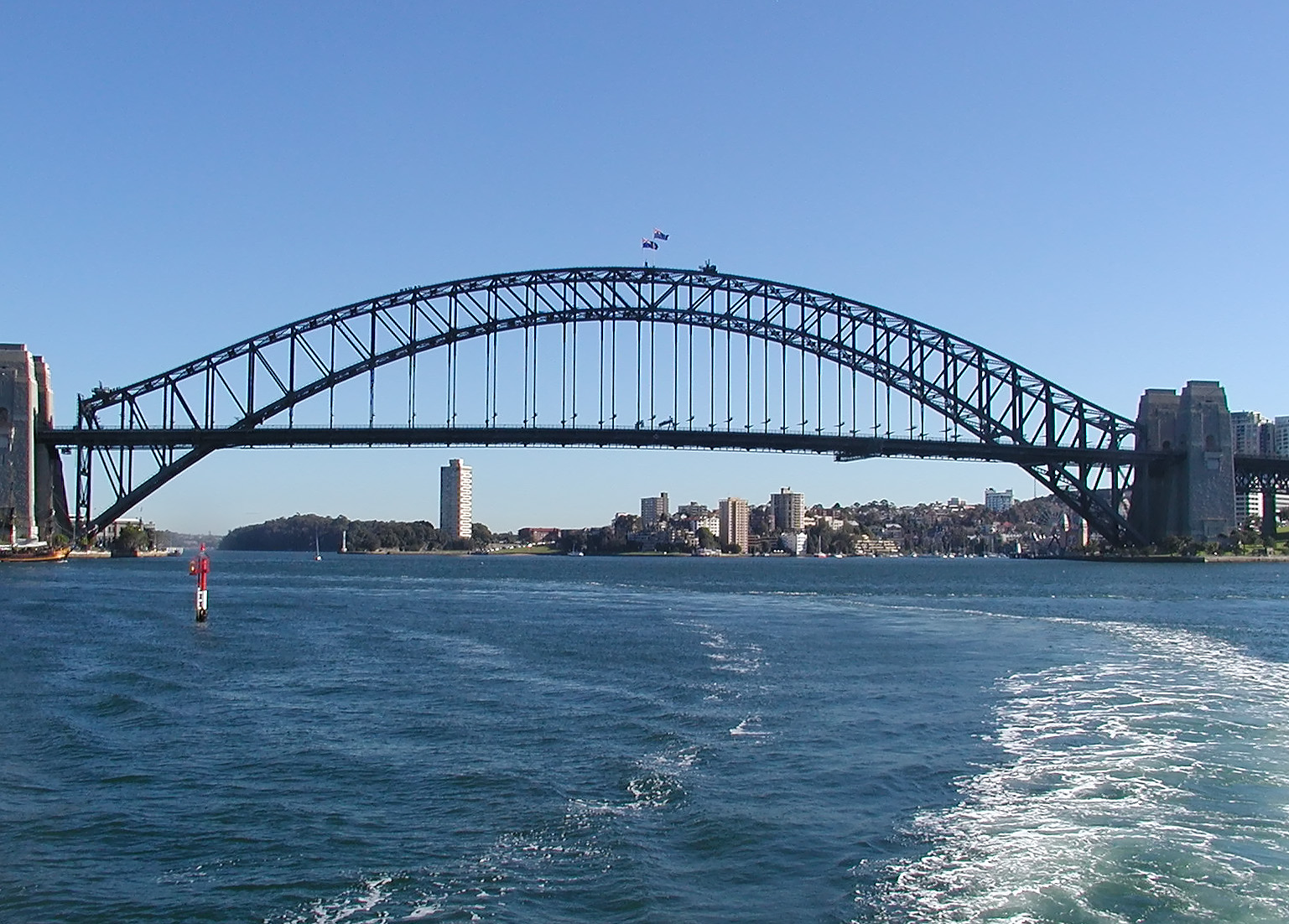 17-Jun-2001 10:09 - Sydney - The Harbour Bridge