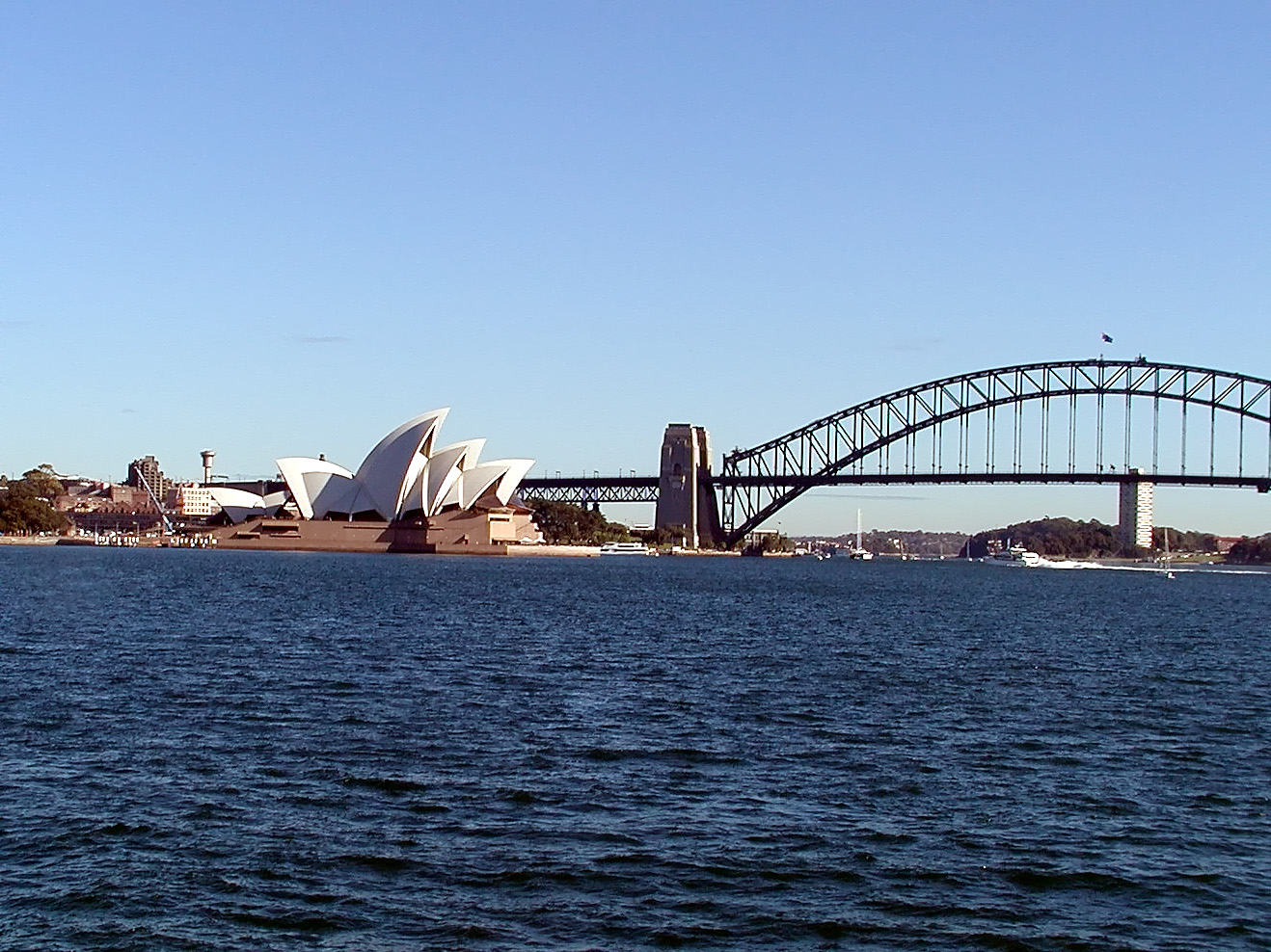 17-Jun-2001 10:14 - Sydney - Opera House and Harbour Bridge