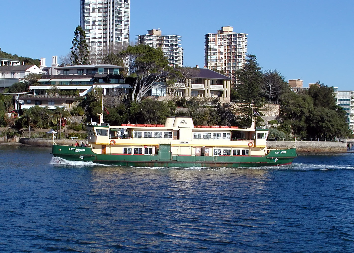 17-Jun-2001 10:20 - Sydney - Sydney Harbour ferry