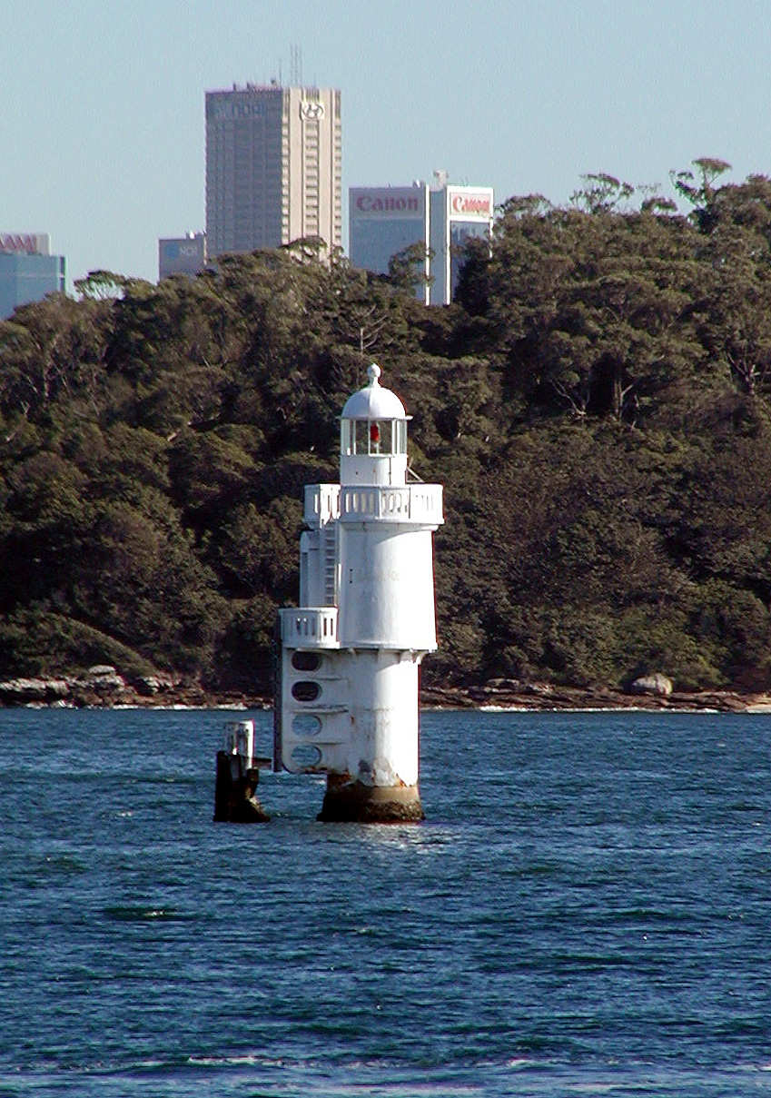 17-Jun-2001 10:33 - Sydney - Navigation light