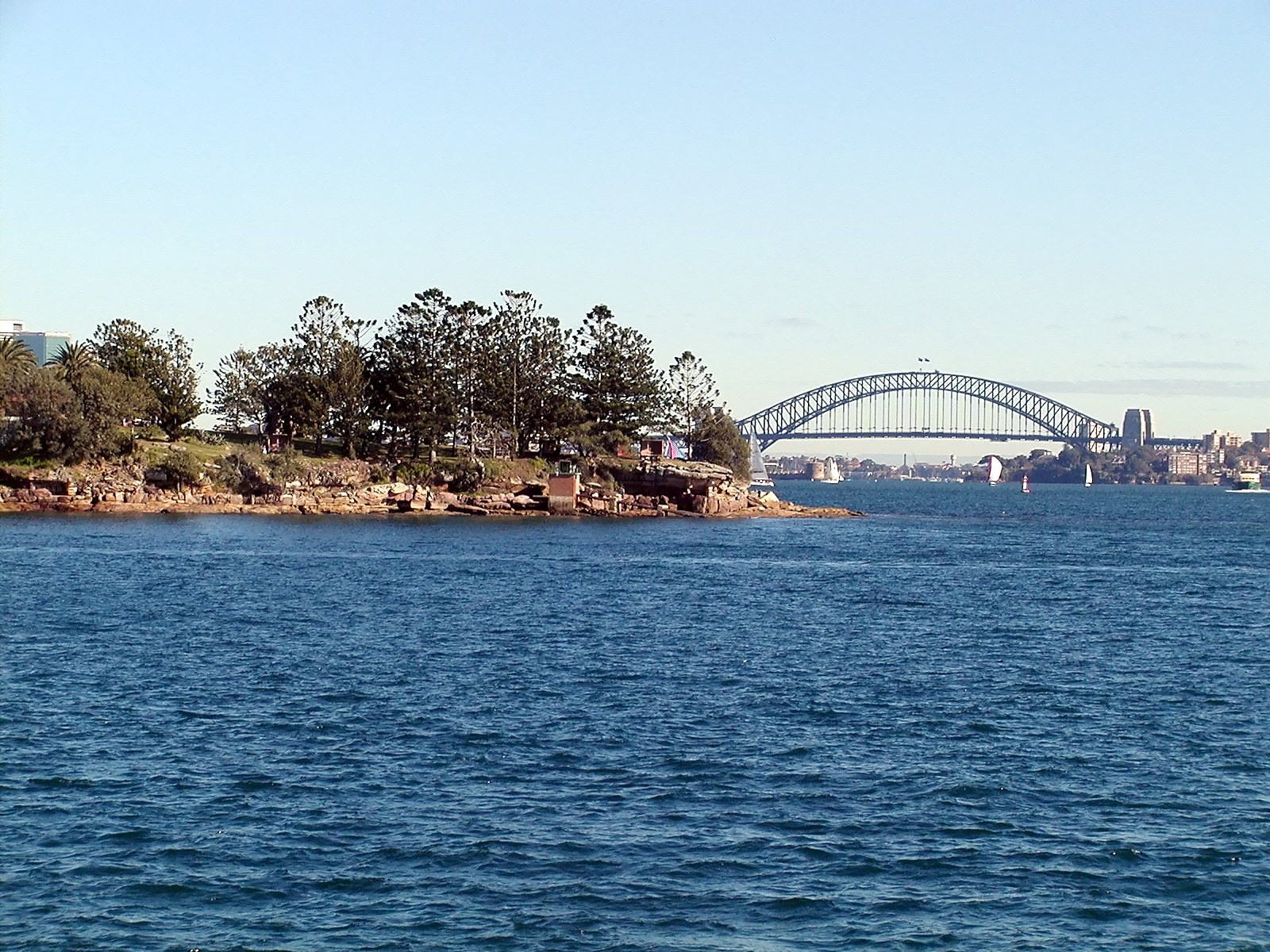 17-Jun-2001 10:33 - Sydney - Harbour Bridge and one of the points on the South shore