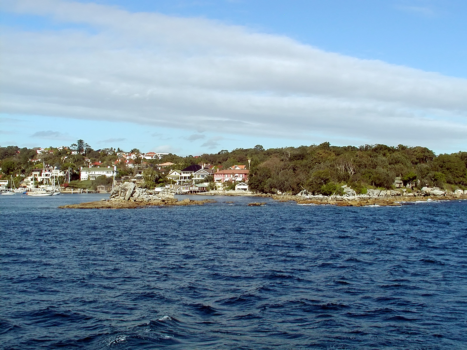 17-Jun-2001 10:40 - Sydney - Rocky outcrop on the South Shore