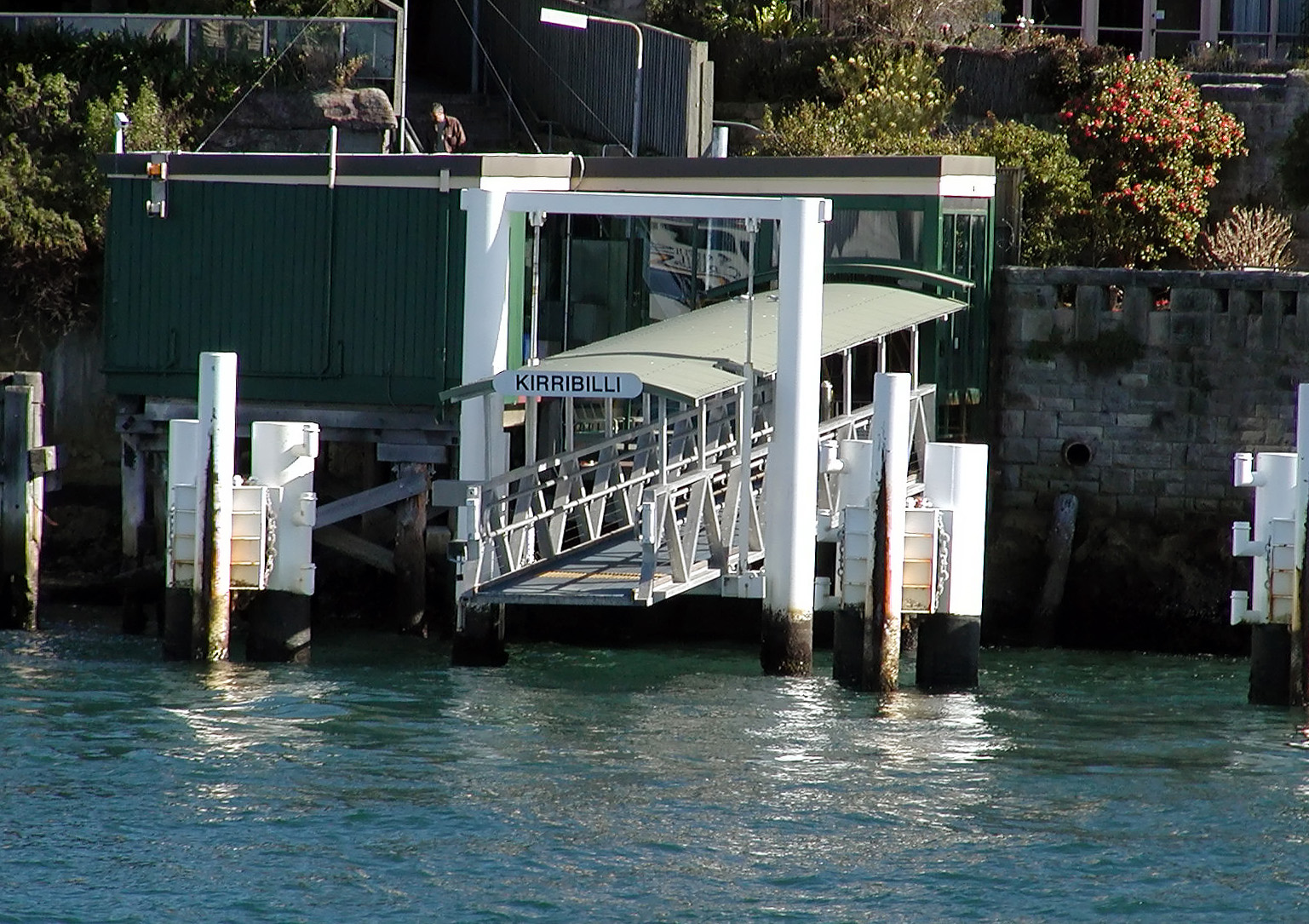 17-Jun-2001 11:13 - Sydney - Kirribilli waterfront
