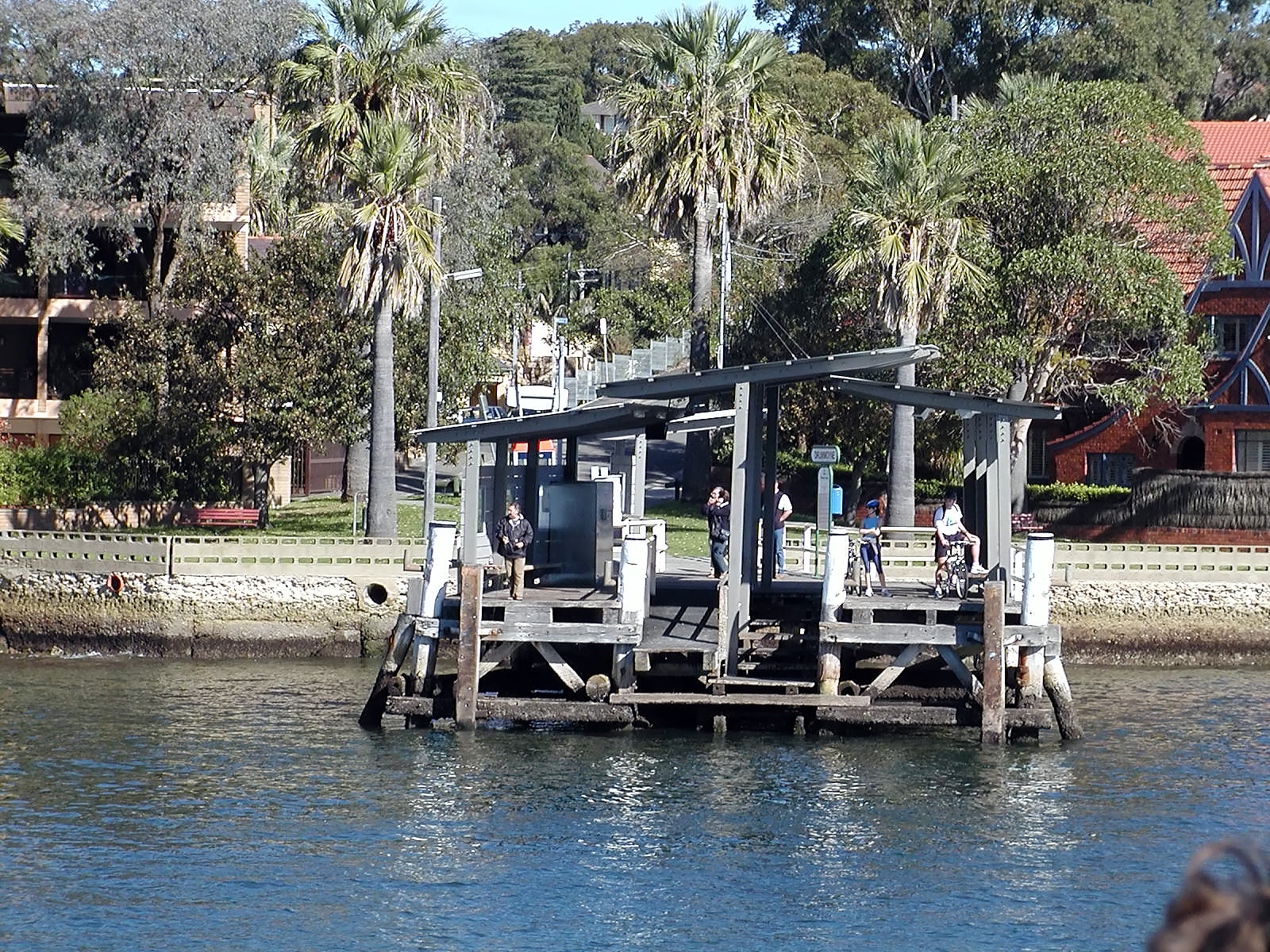 17-Jun-2001 11:41 - Sydney - Landing stage