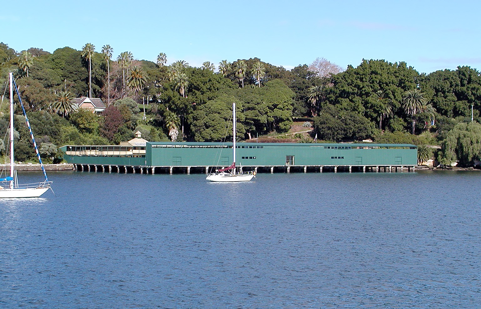 17-Jun-2001 11:56 - Sydney - Dawn Fraser swimming pool