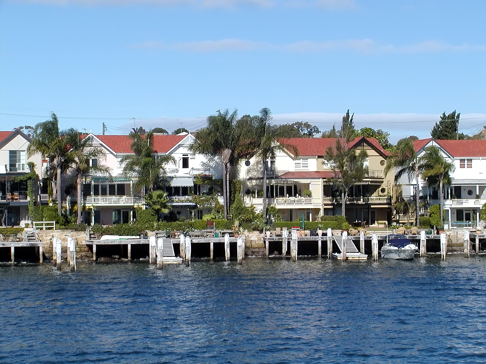 17-Jun-2001 11:59 - Sydney - Up market water front homes