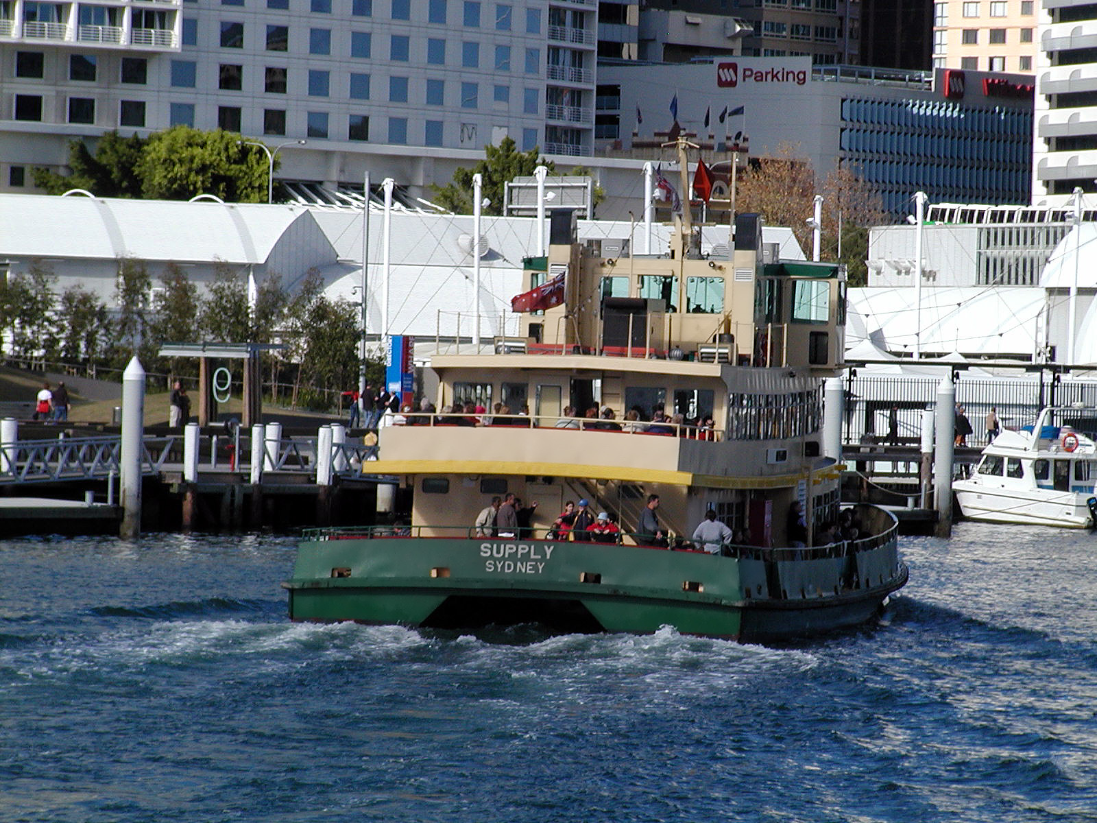 17-Jun-2001 12:10 - Sydney - Sydney Harbour Ferry