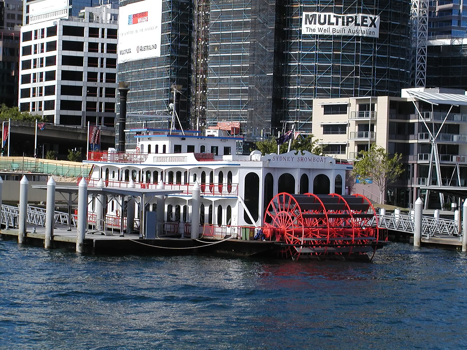 17-Jun-2001 12:10 - Sydney - Stern wheeler