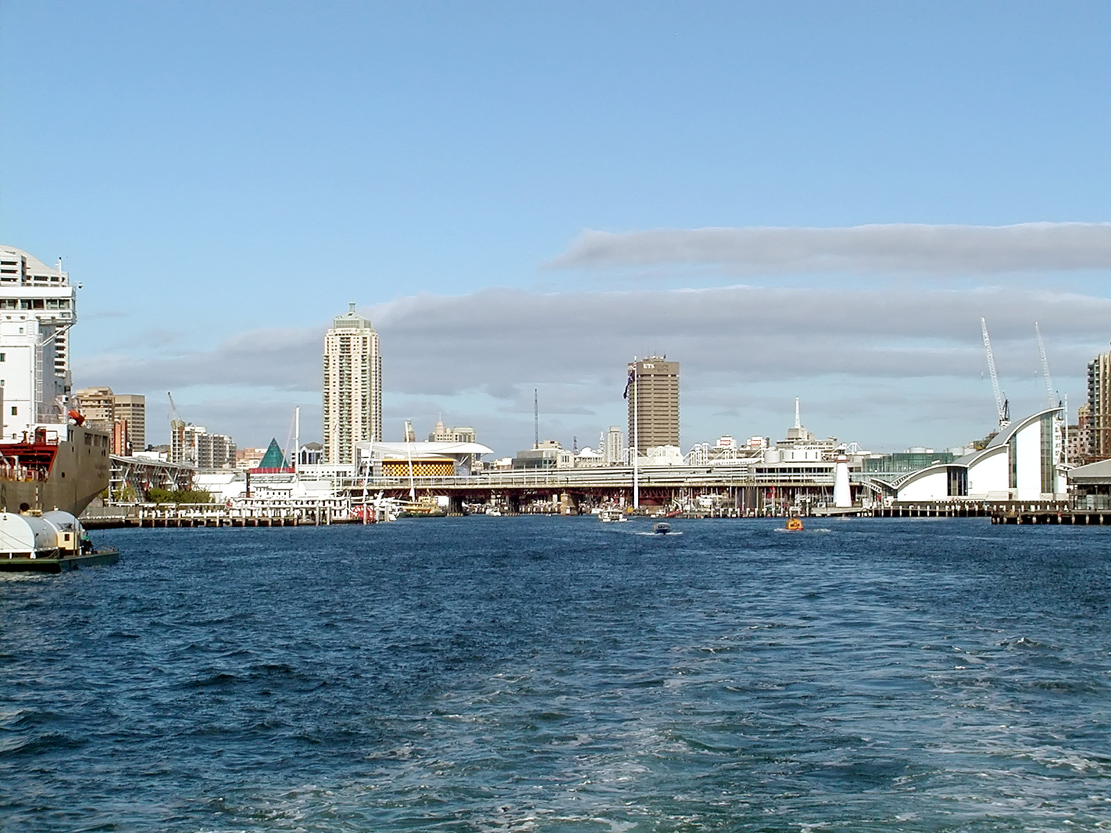17-Jun-2001 12:13 - Sydney - Darling Harbour