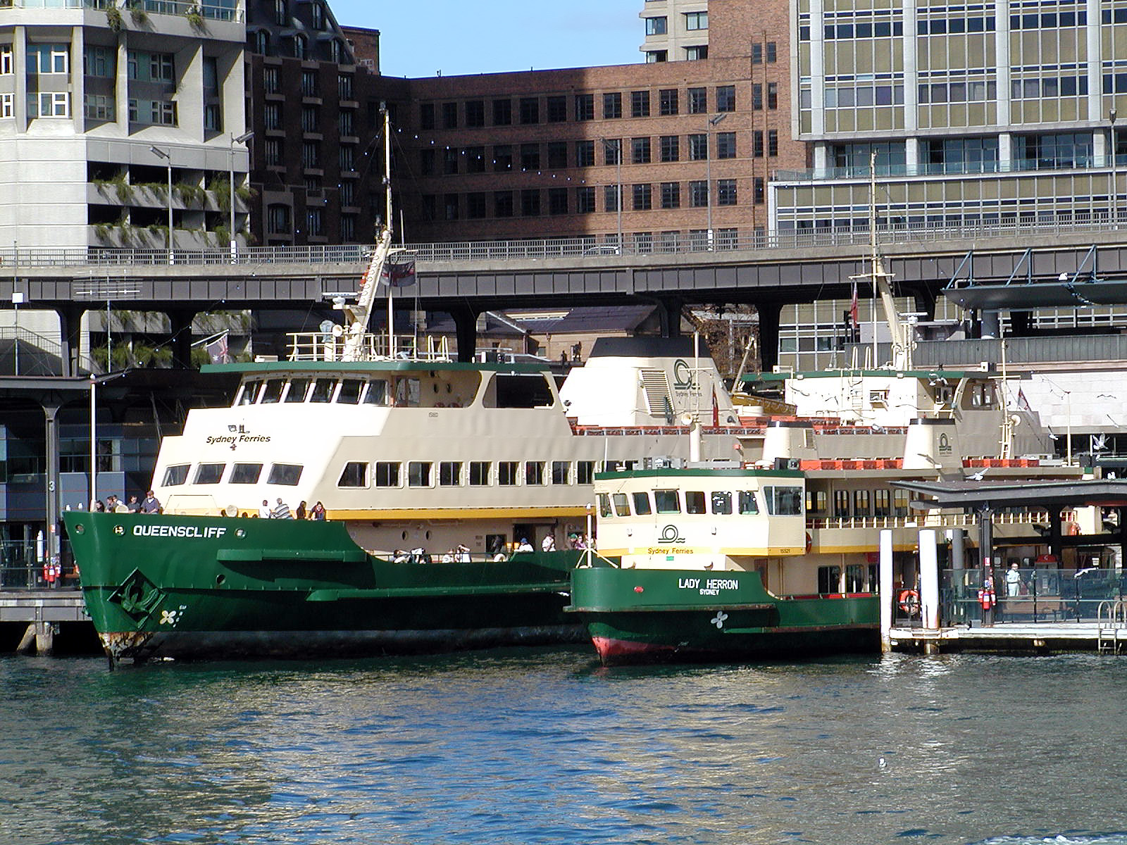 17-Jun-2001 12:24 - Sydney - Circular Quay