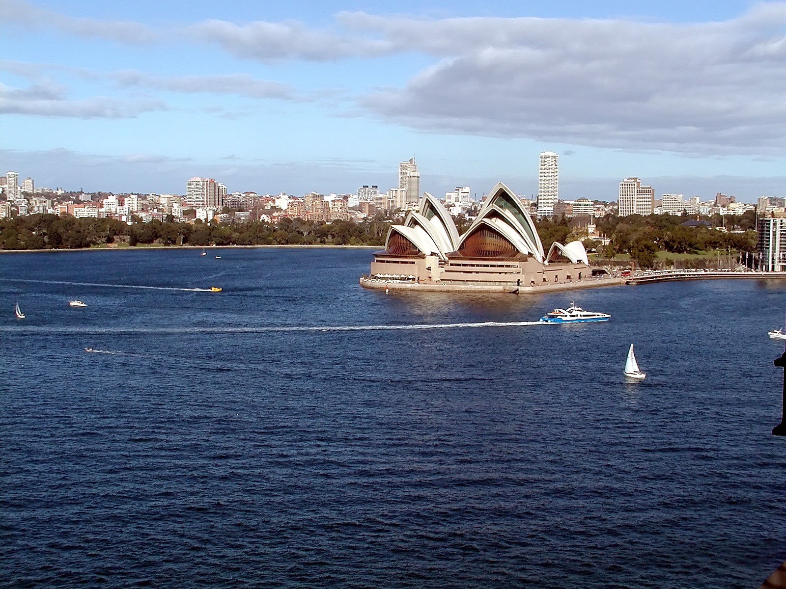 17-Jun-2001 13:02 - Sydney - Sydney Opera House