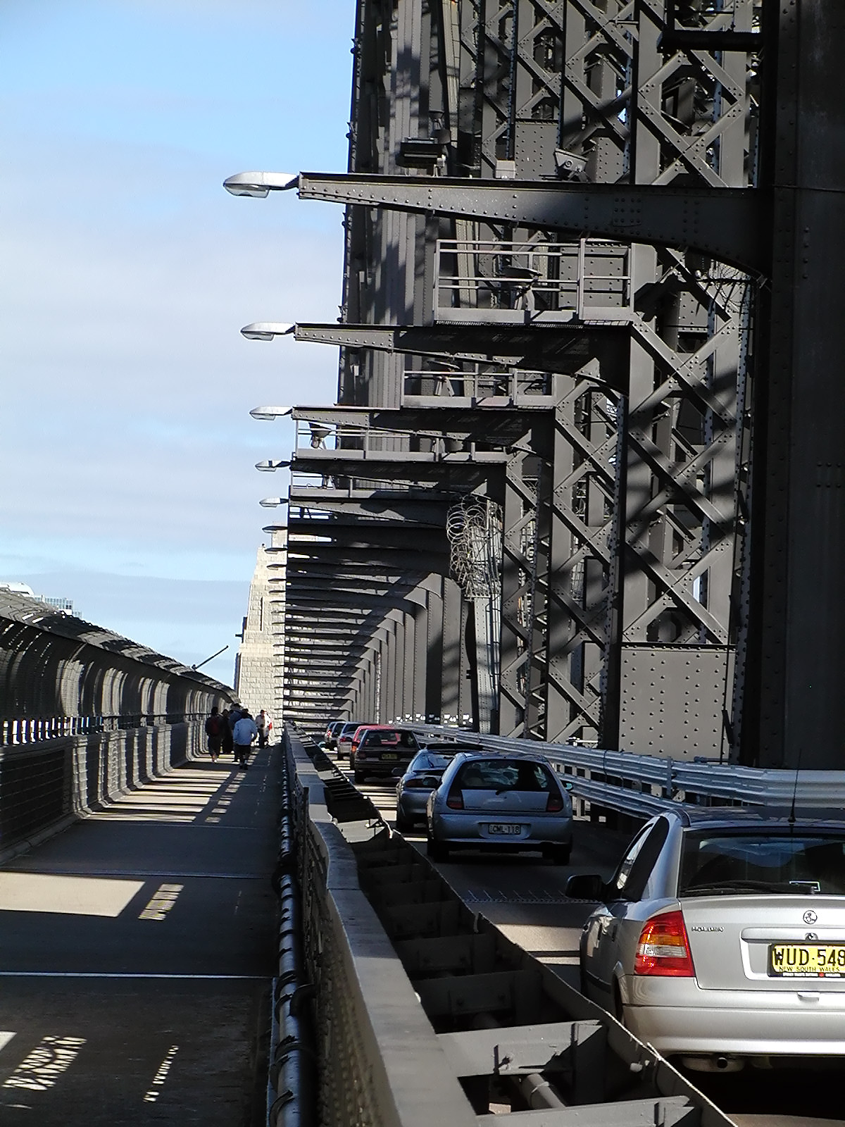 17-Jun-2001 13:04 - Sydney - Sydney Harbour Bridge