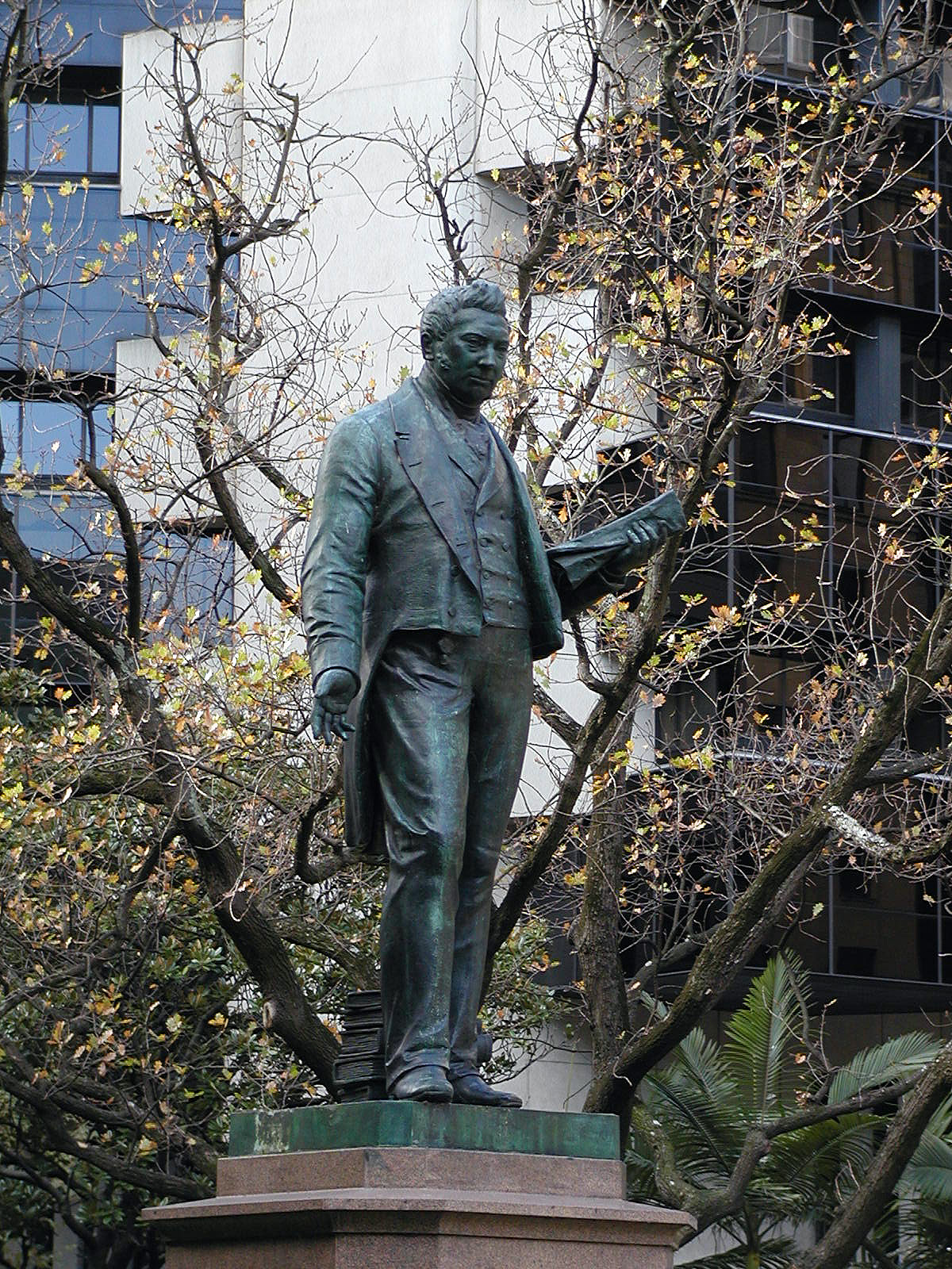 17-Jun-2001 13:36 - Sydney - Statue of John Dunmore Lang