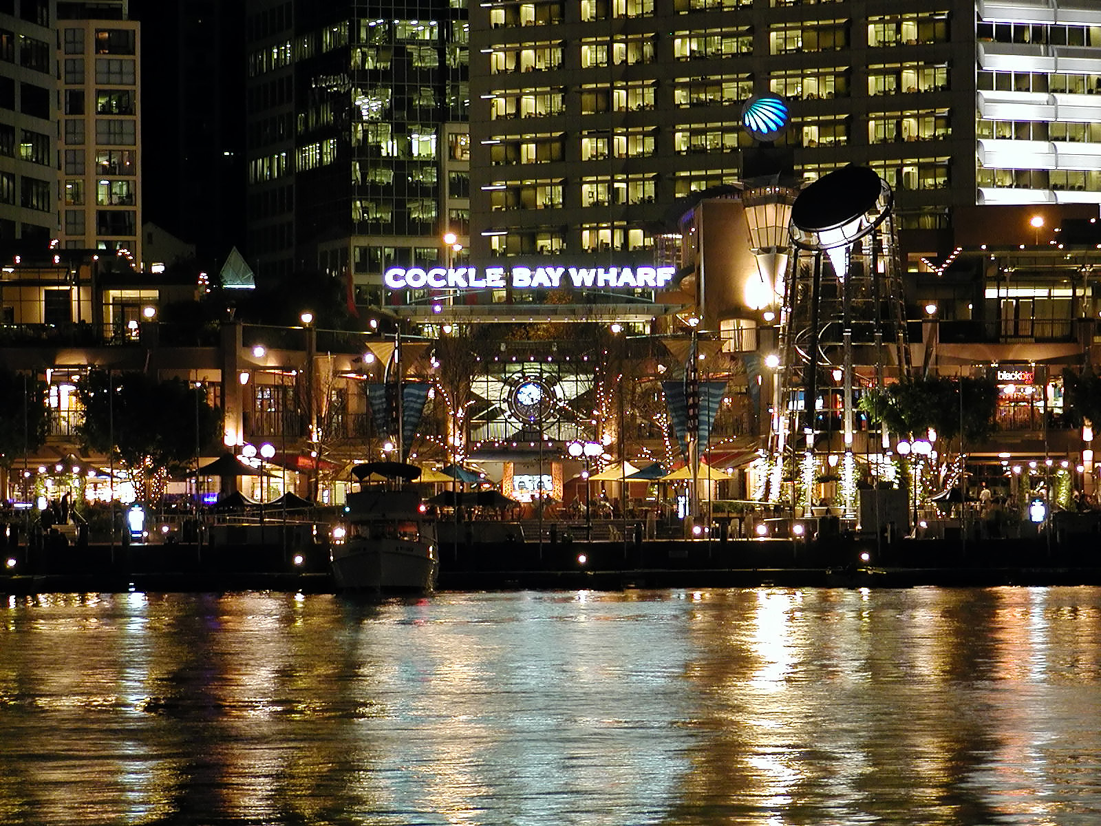 17-Jun-2001 18:52 - Sydney - Lights over Darling Harbour