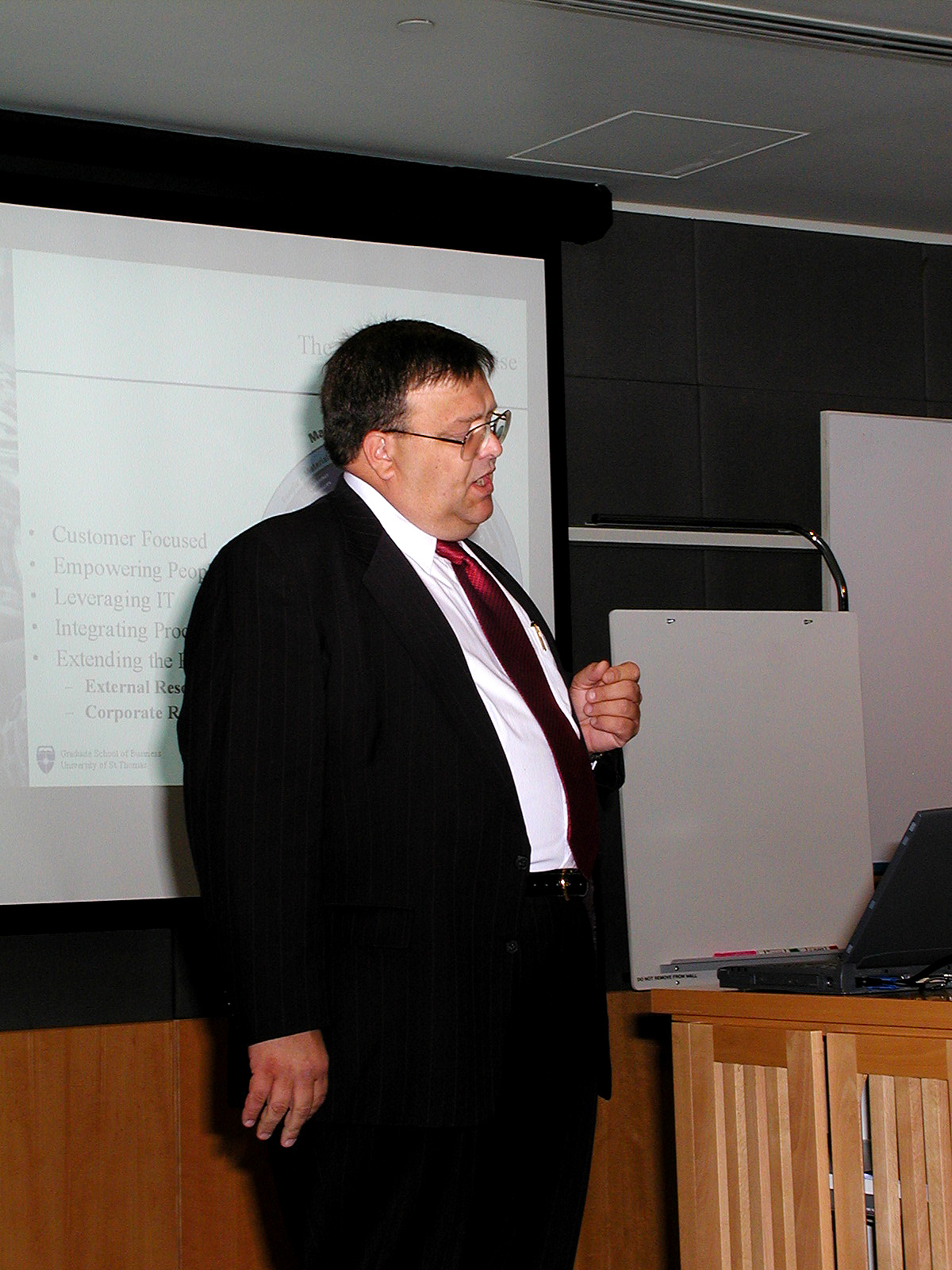 19-Jun-2001 09:15 - Sydney - Bill Estrom (Univ of St. Thomas)