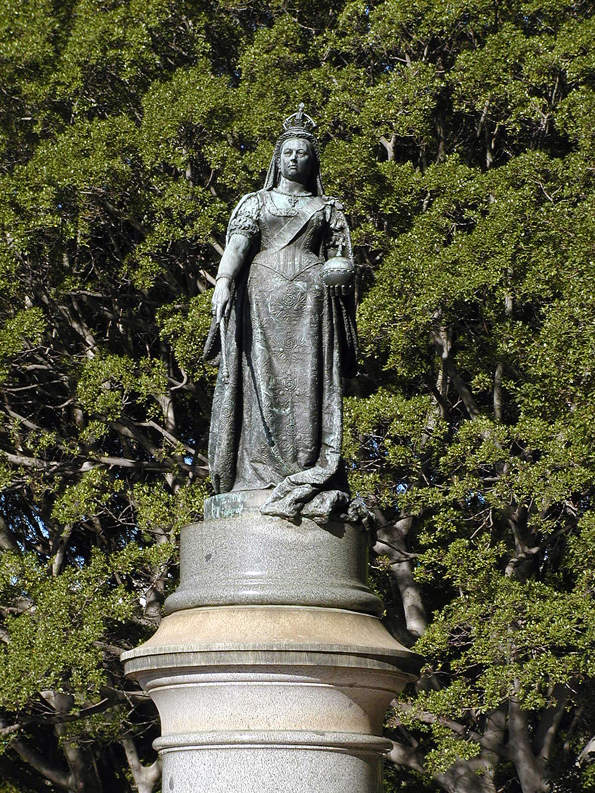 20-Jun-2001 09:54 - Sydney - Statue of Queen Victoria