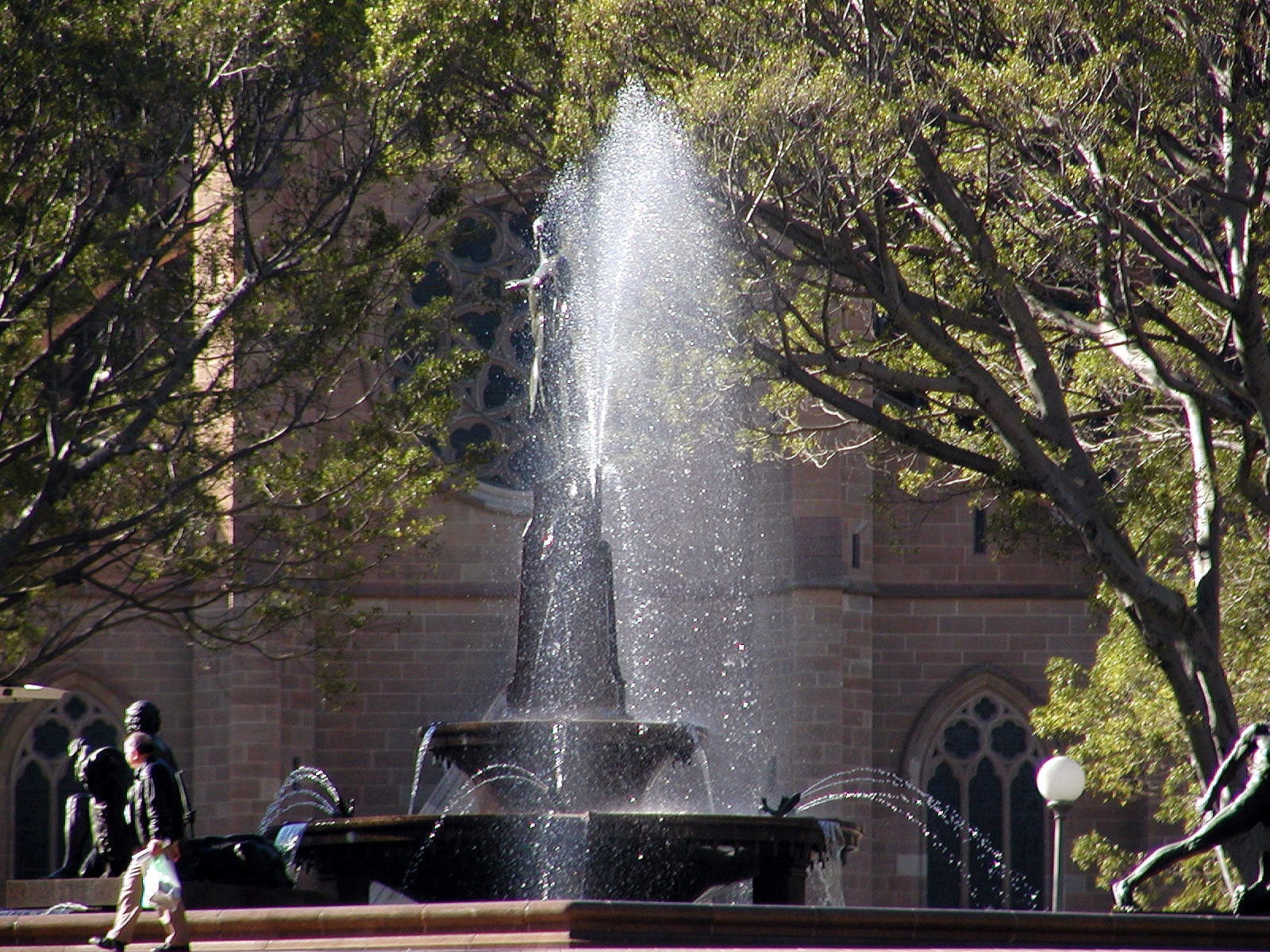 20-Jun-2001 10:01 - Sydney - Archibald Memorial Fountain