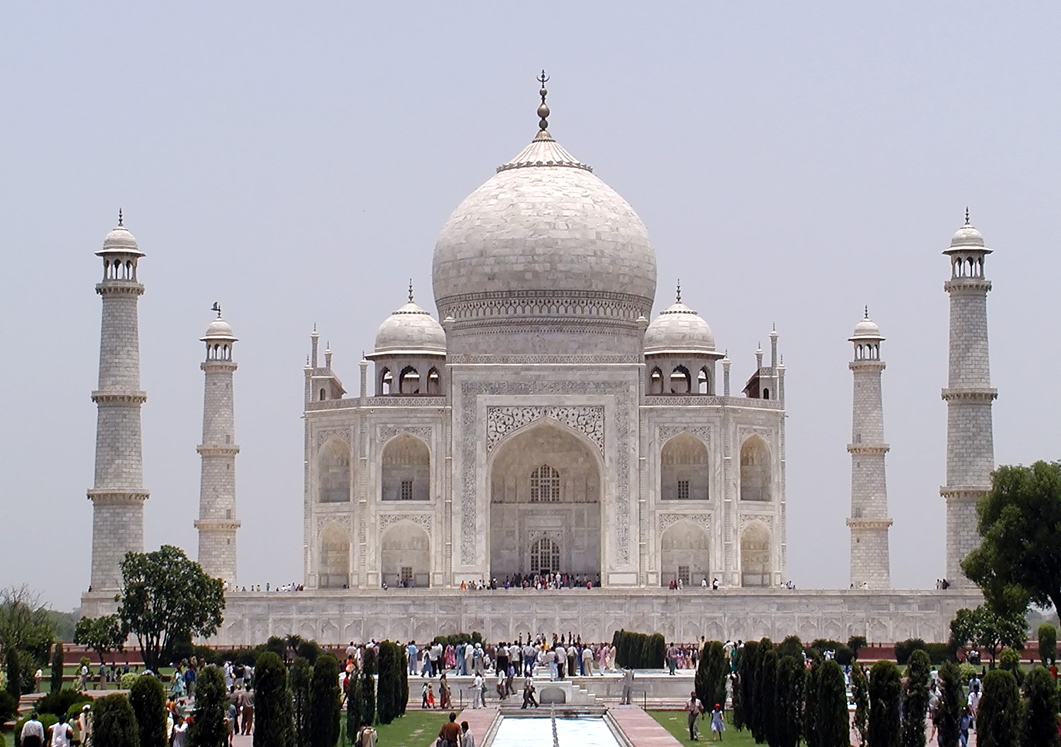 10-Jun-2001 12:03 - Agra - The Taj Mahal - The classic view