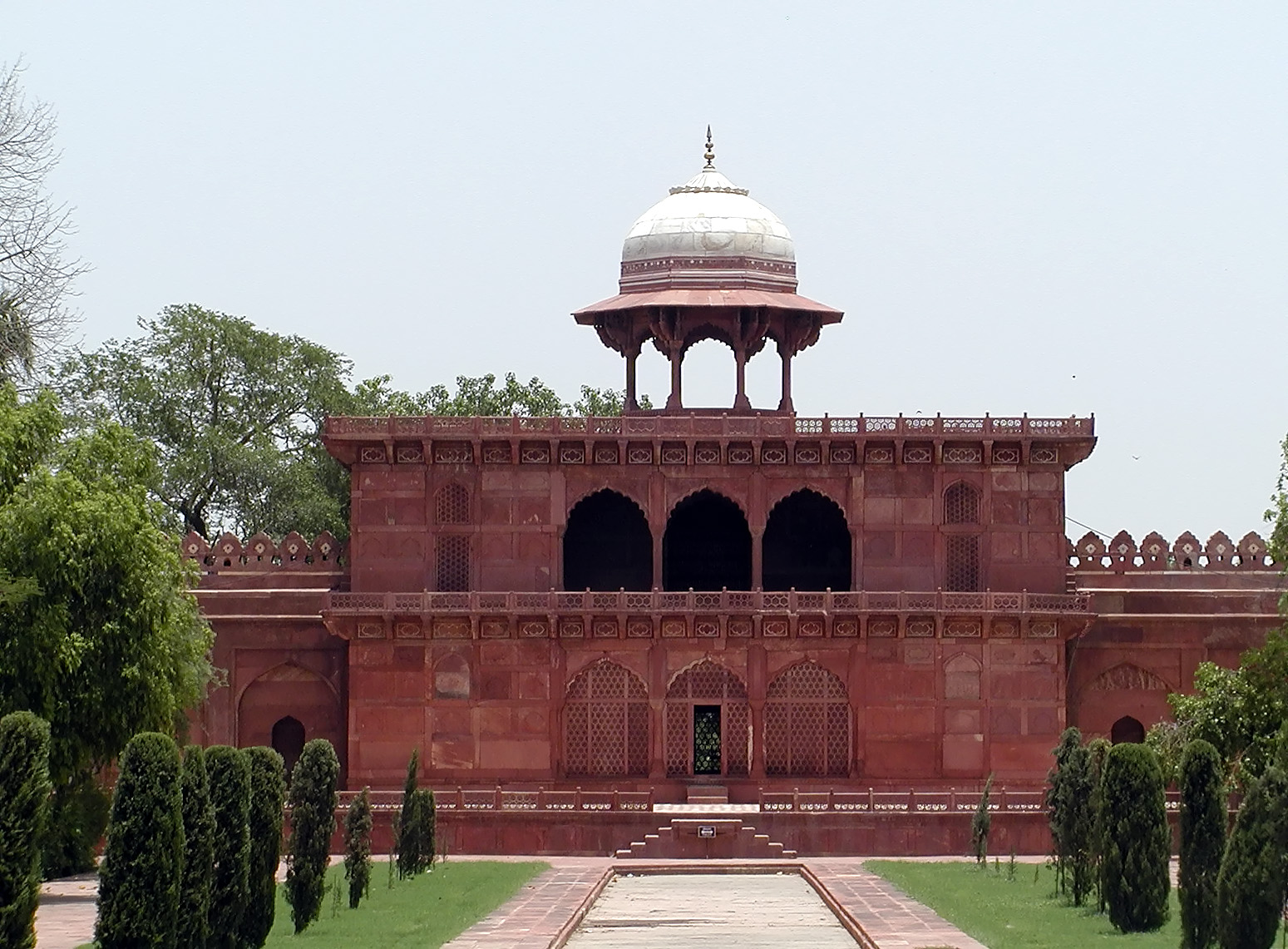 10-Jun-2001 12:24 - Agra - The Taj Mahal - Building to the East of the gardens