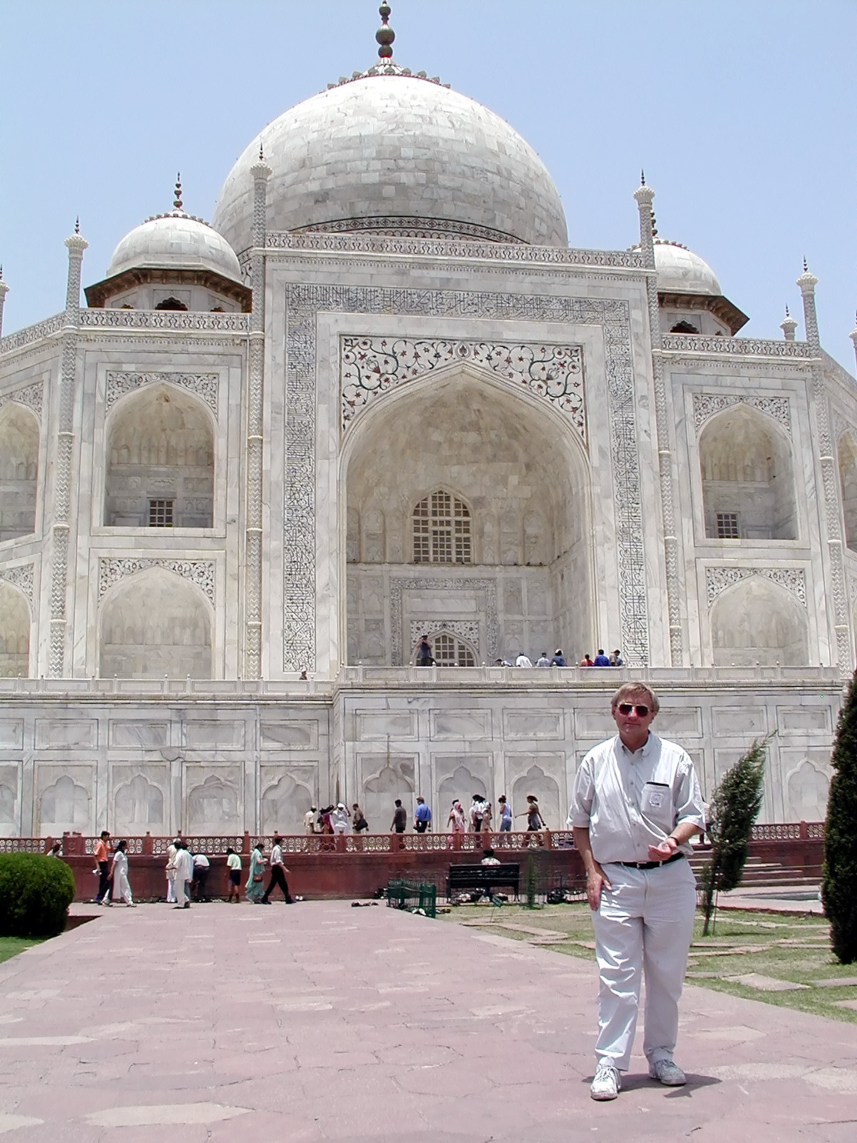 10-Jun-2001 12:28 - Agra - The Taj Mahal - Mike