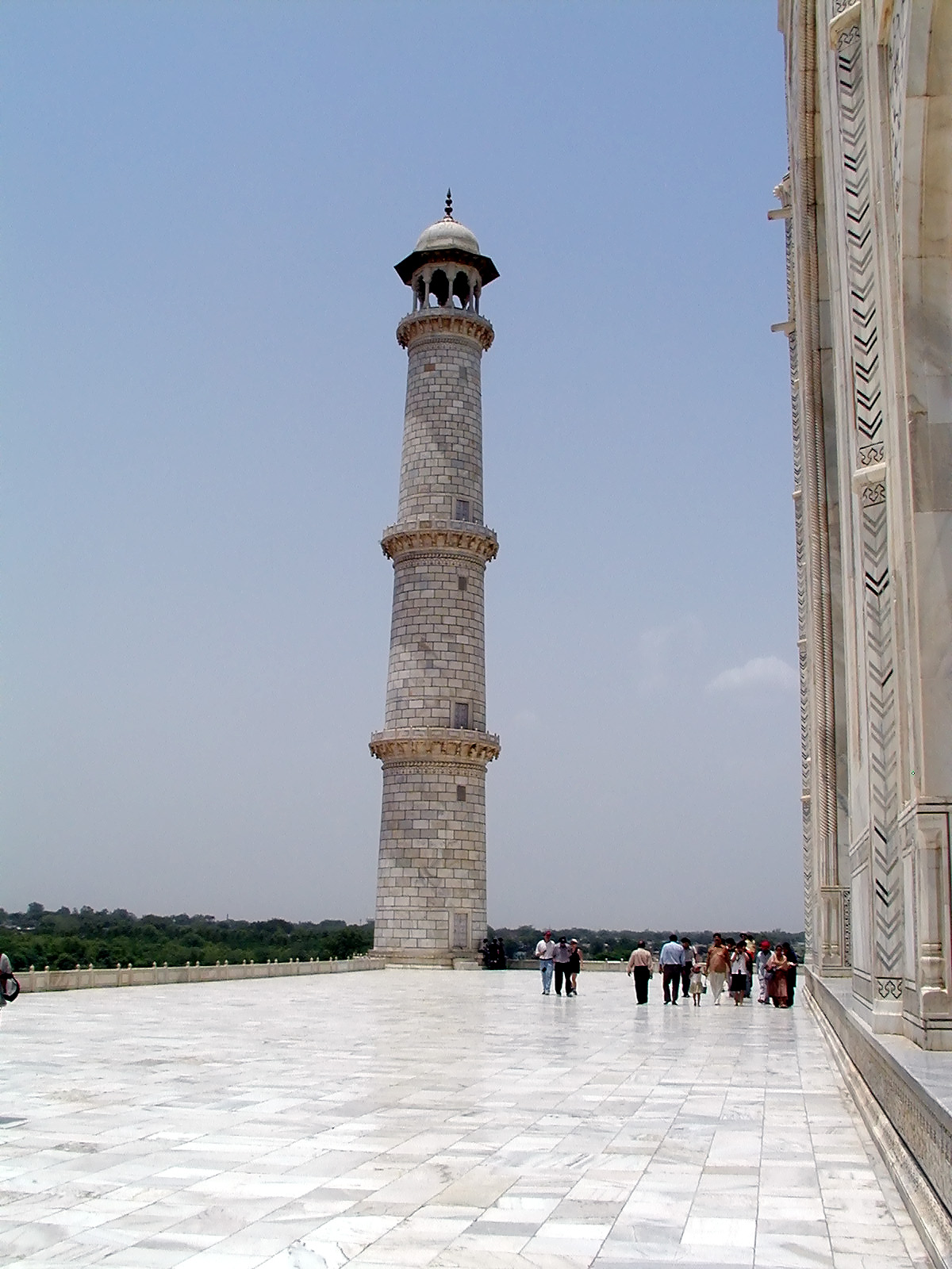 10-Jun-2001 12:41 - Agra - The Taj Mahal - Minarette at NW corner