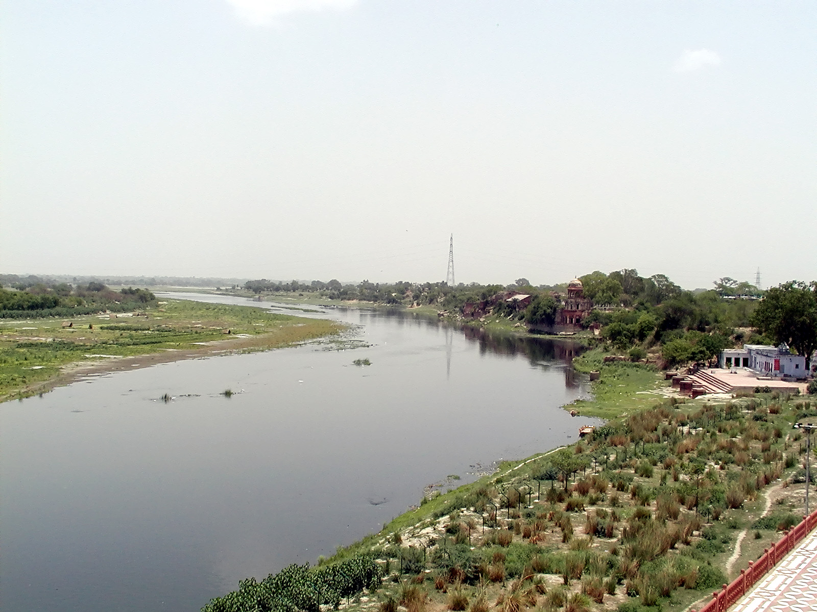 10-Jun-2001 12:43 - Agra - The Taj Mahal - Yamuna River below the Taj Mahal