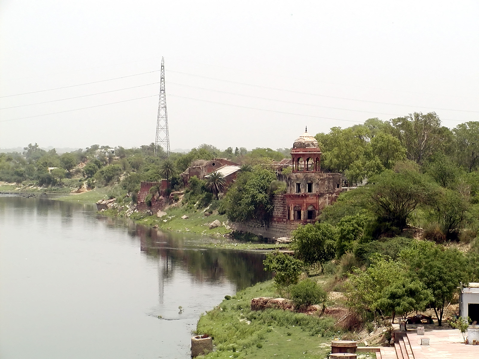 10-Jun-2001 12:43 - Agra - The Taj Mahal - Yamuna River below the Taj Mahal