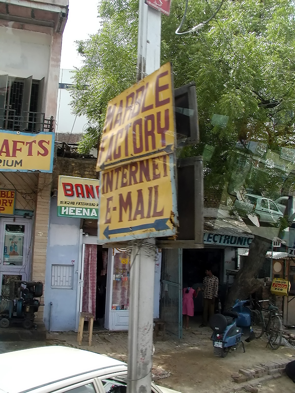 10-Jun-2001 13:22 - Agra  - Internet here!!