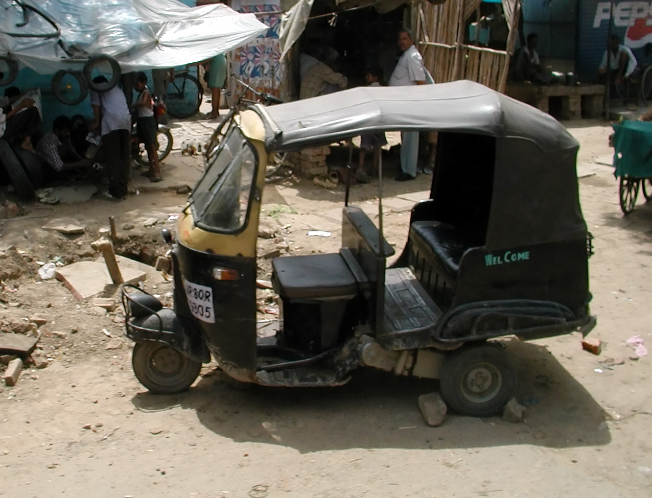 10-Jun-2001 13:22 - Agra  - Motorised Rickshaw