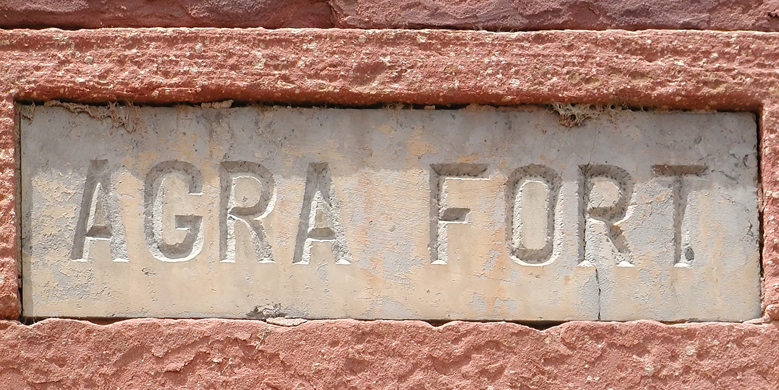 10-Jun-2001 13:29 - Agra - Agra Fort - Sign by the Amar Singh Gate