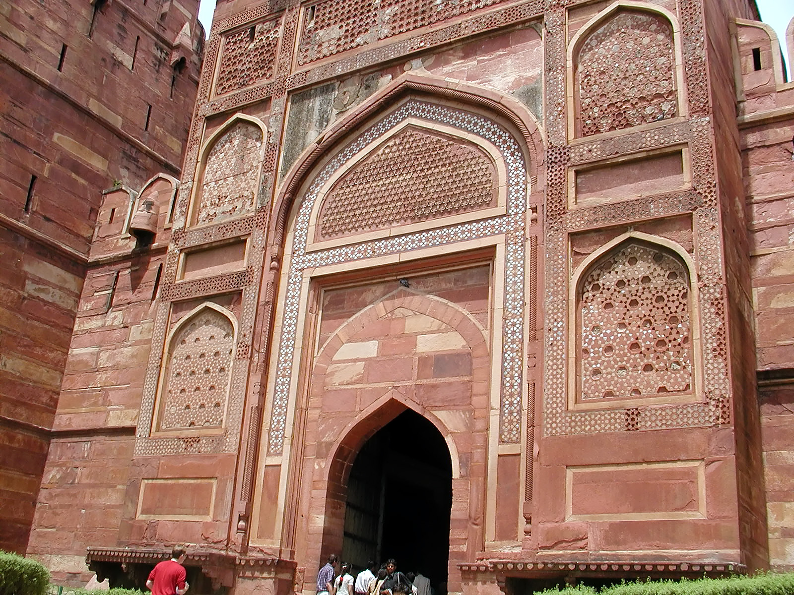 10-Jun-2001 13:31 - Agra - Agra Fort - Just inside Amar Singh gate - detail