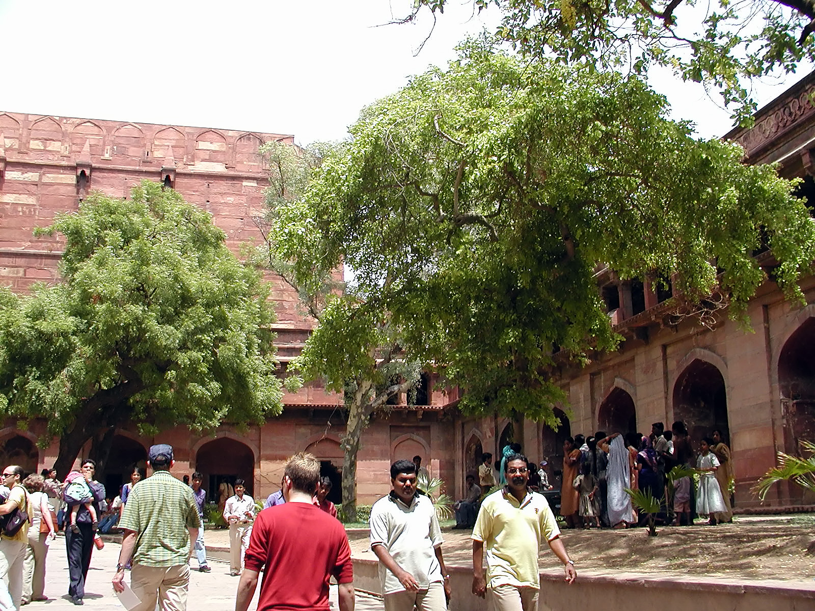10-Jun-2001 13:34 - Agra - Agra Fort - Just inside Amar Singh gate