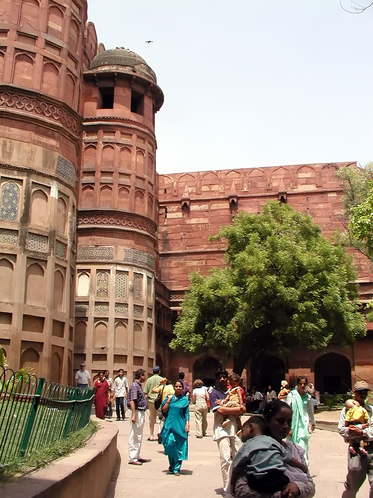 10-Jun-2001 13:34 - Agra - Agra Fort - Just inside Amar Singh gate