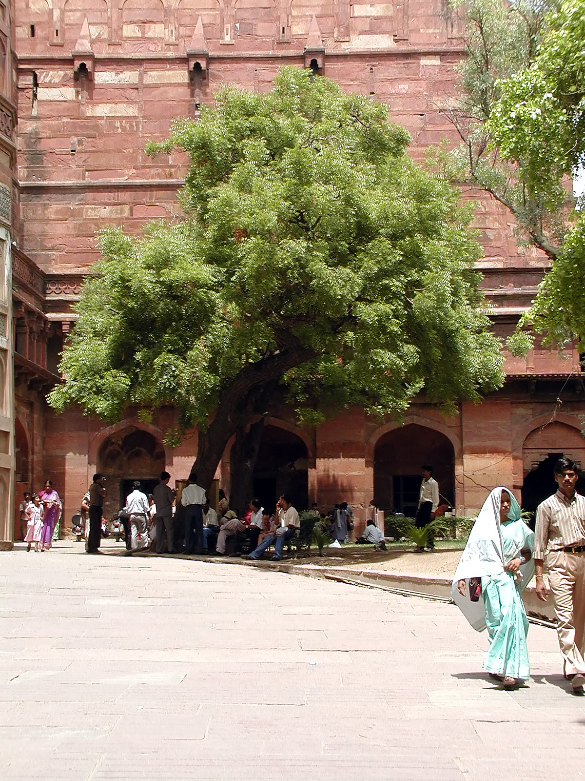 10-Jun-2001 13:35 - Agra - Agra Fort - Just inside Amar Singh gate