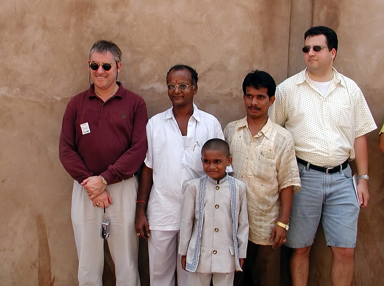 10-Jun-2001 13:37 - Agra - Agra Fort - Chris Parnell waiting in the shade(s) .. a tourist attraction himself