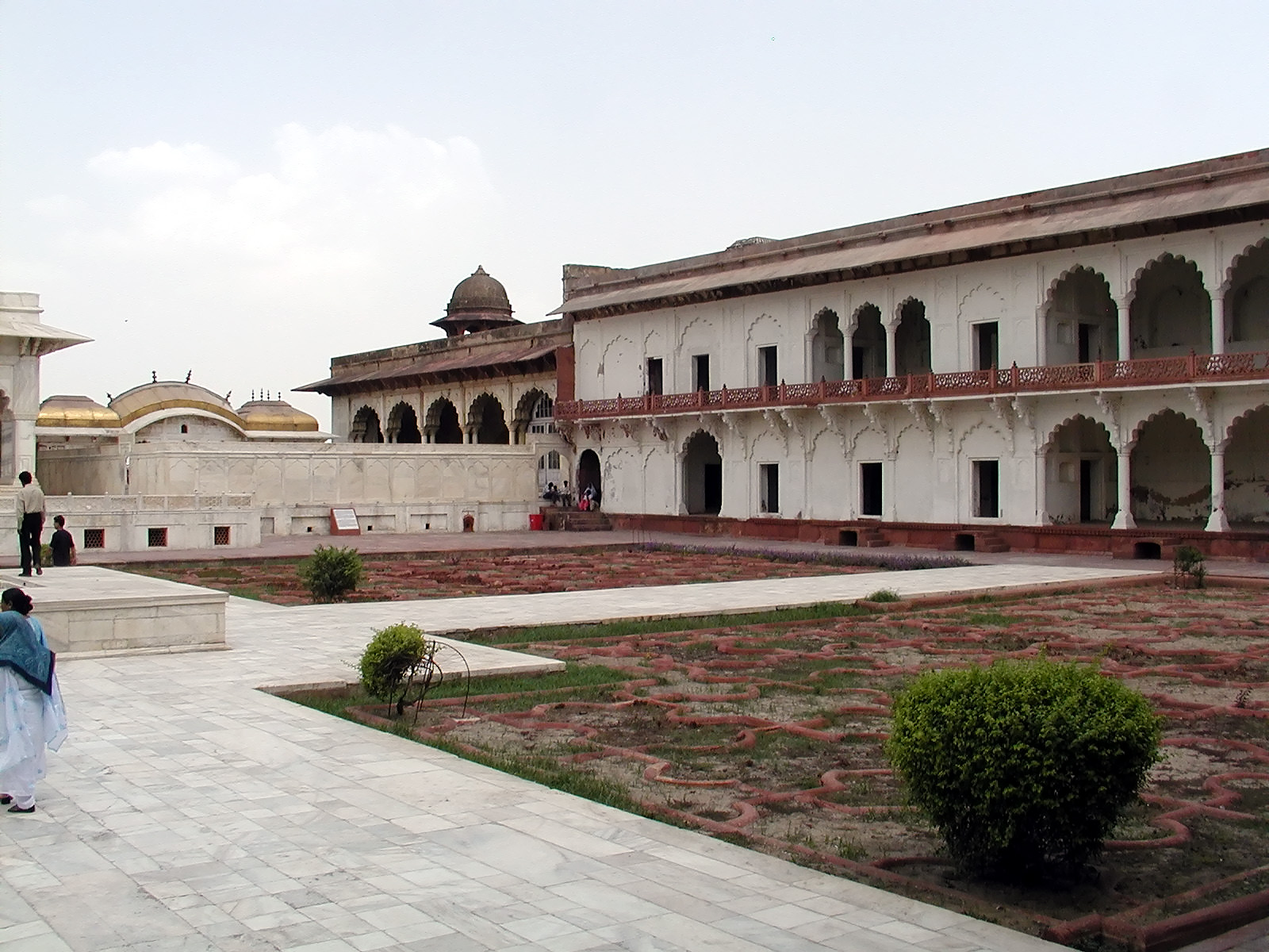 10-Jun-2001 13:48 - Agra - Agra Fort - Anguri Bagh (Grape garden) 