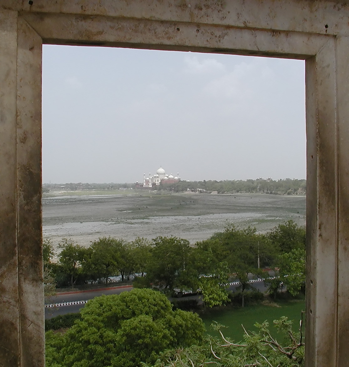 10-Jun-2001 13:52 - Agra - Agra Fort - Taj Mahal in the distance