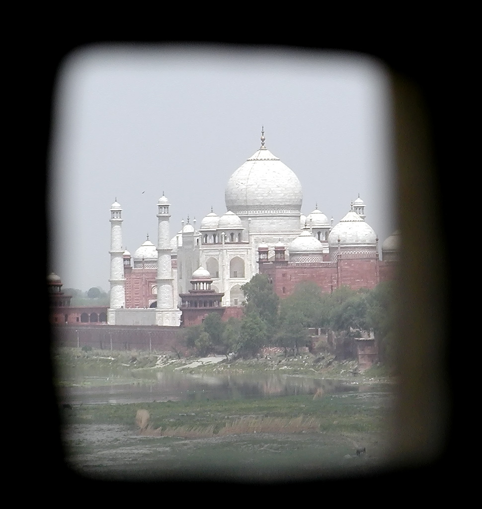 10-Jun-2001 13:53 - Agra - Agra Fort - Taj Mahal in the distance