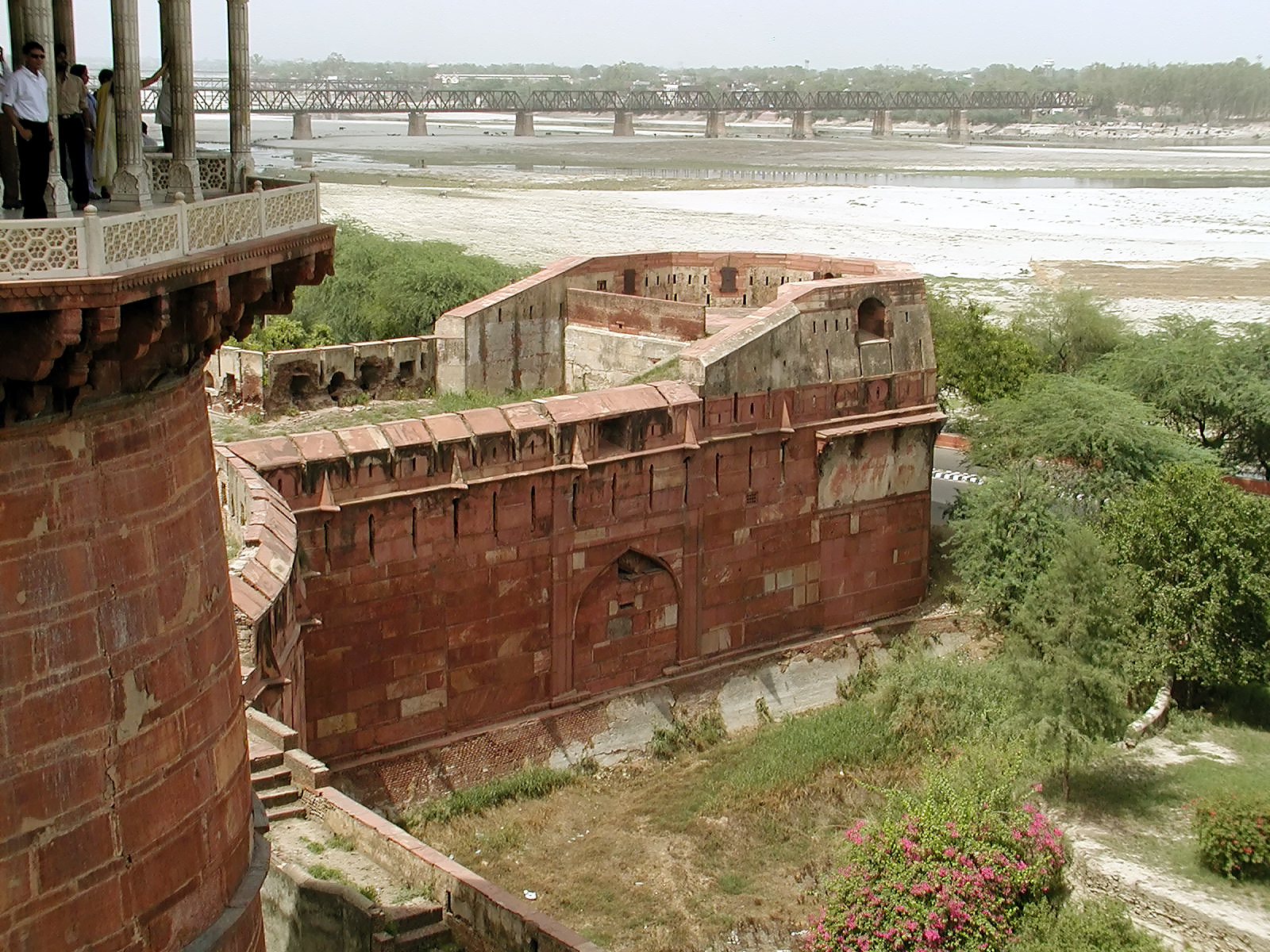 10-Jun-2001 13:54 - Agra - Agra Fort - The old main gate