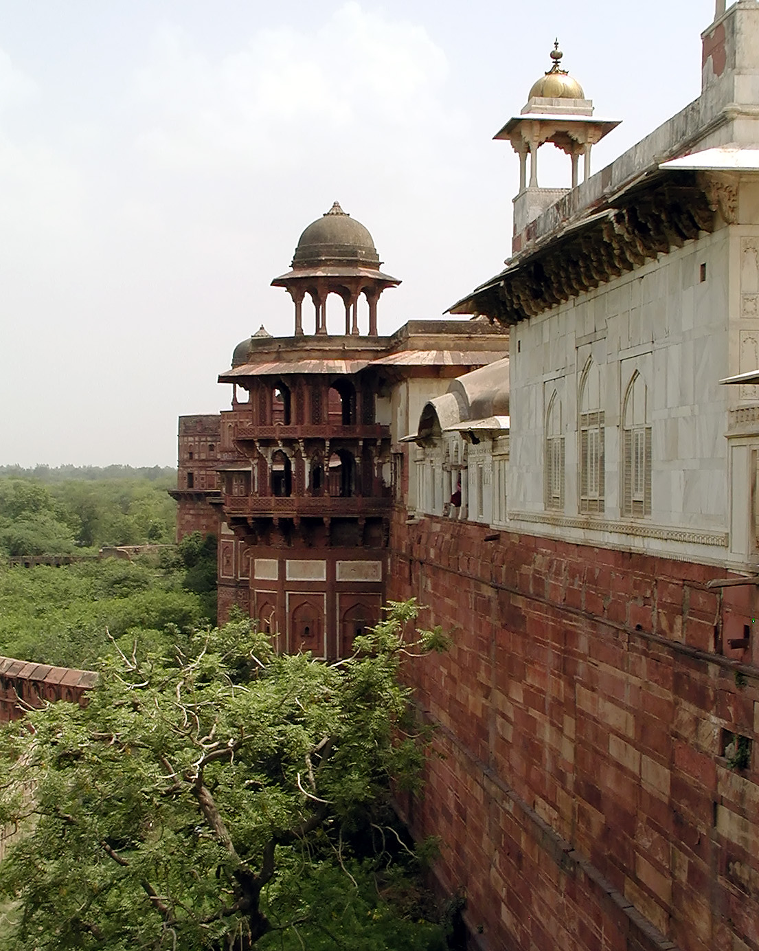 10-Jun-2001 13:56 - Agra - Agra Fort - Outer walls of the Khas Mahal
