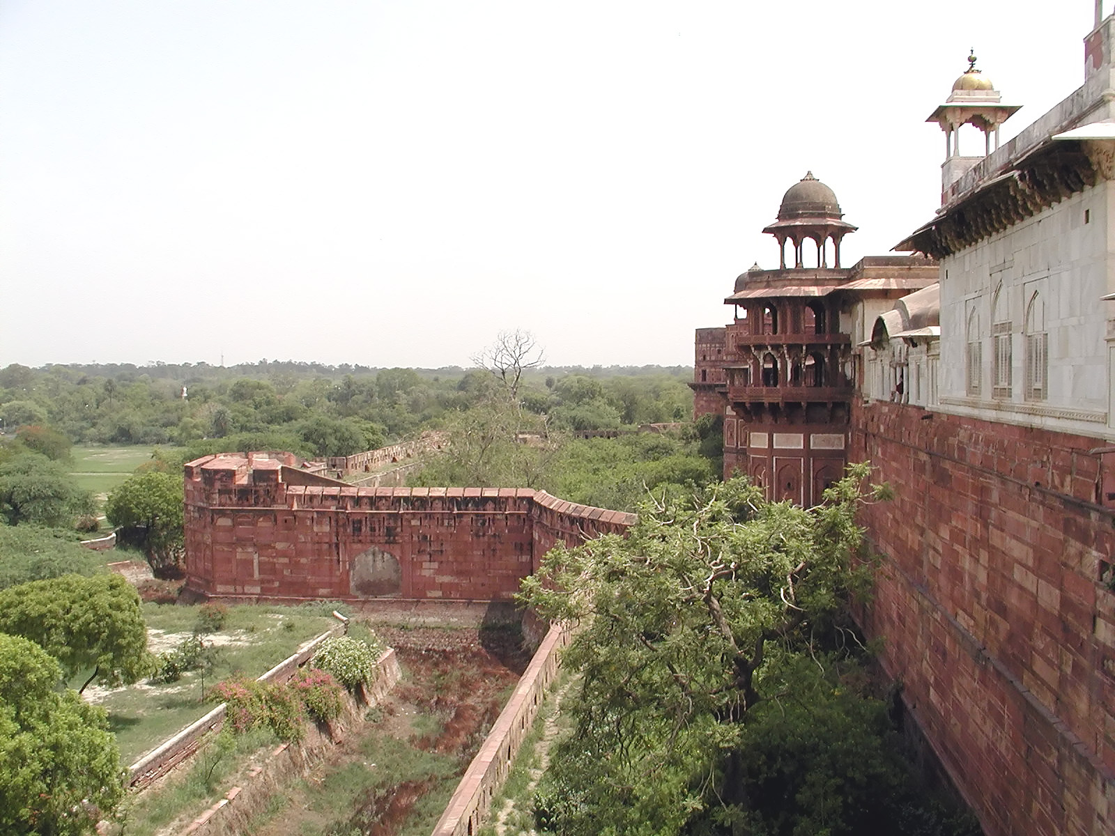 10-Jun-2001 13:56 - Agra - Agra Fort - Outer walls of the Khas Mahal
