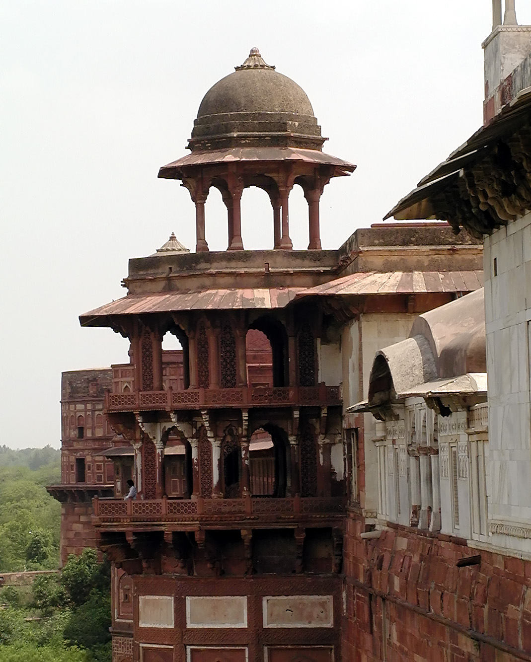 10-Jun-2001 13:57 - Agra - Agra Fort - Outer walls of the Khas Mahal