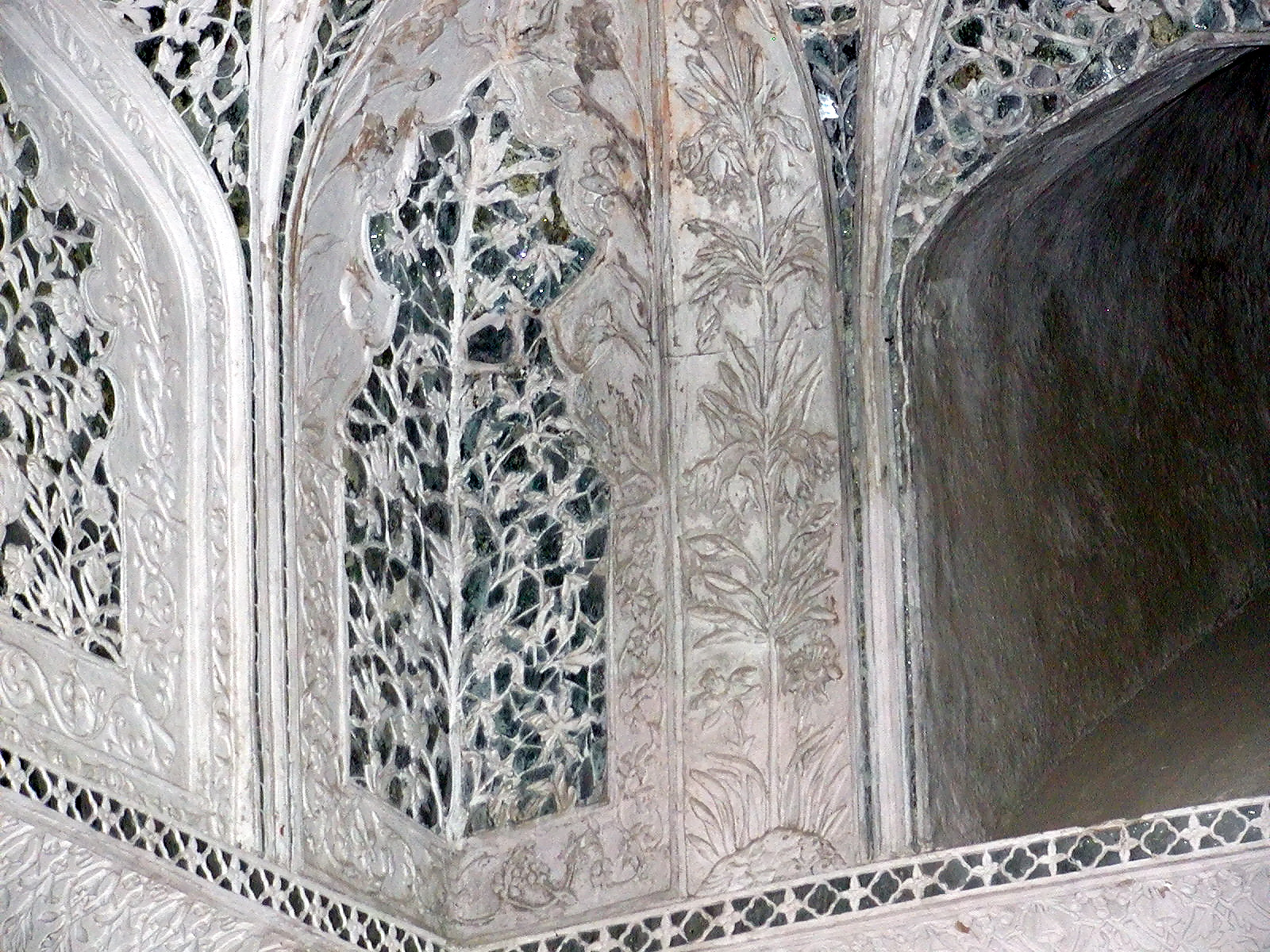 10-Jun-2001 14:02 - Agra - Agra Fort - Hall of mirrors