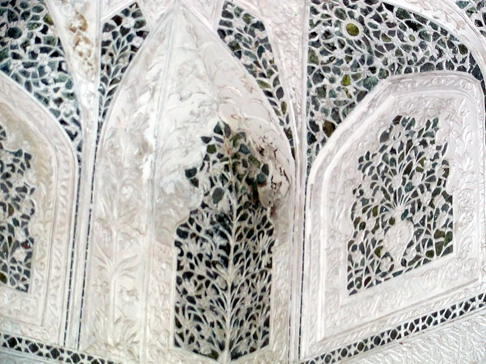 10-Jun-2001 - Agra  - Beer label at lunch