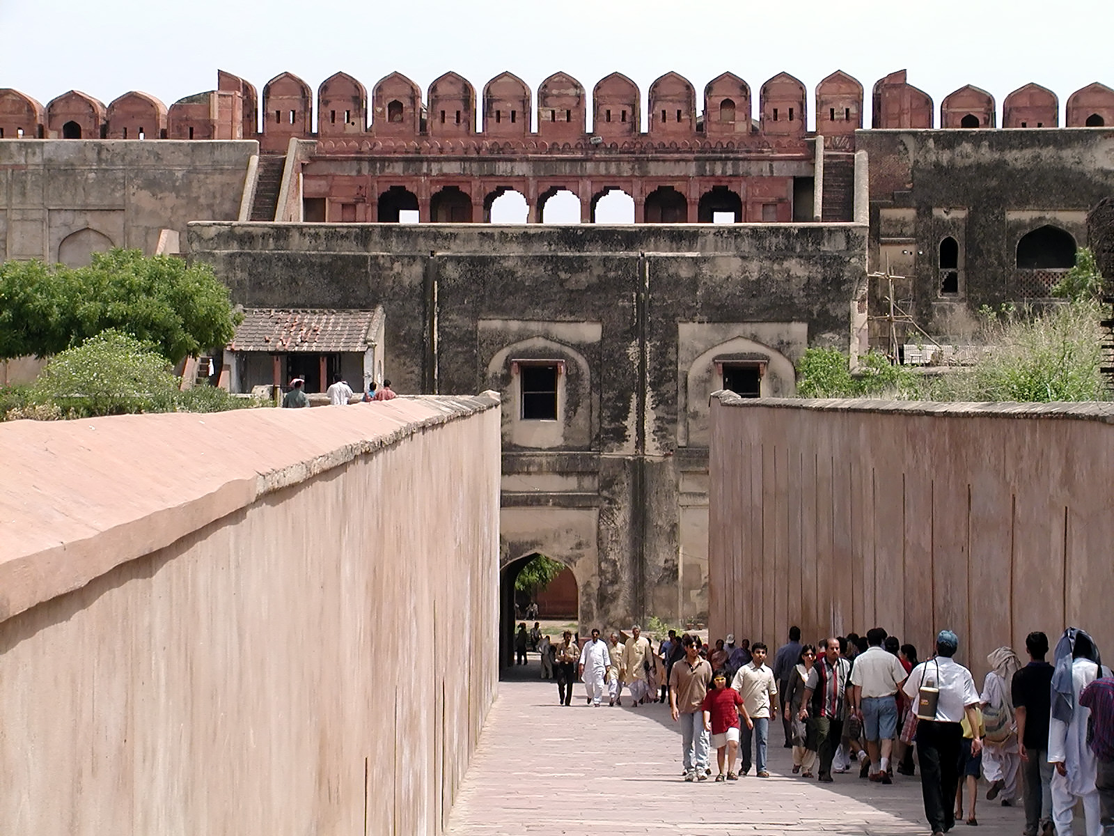 10-Jun-2001 14:06 - Agra - Agra Fort - The path leading down from the main courtyard