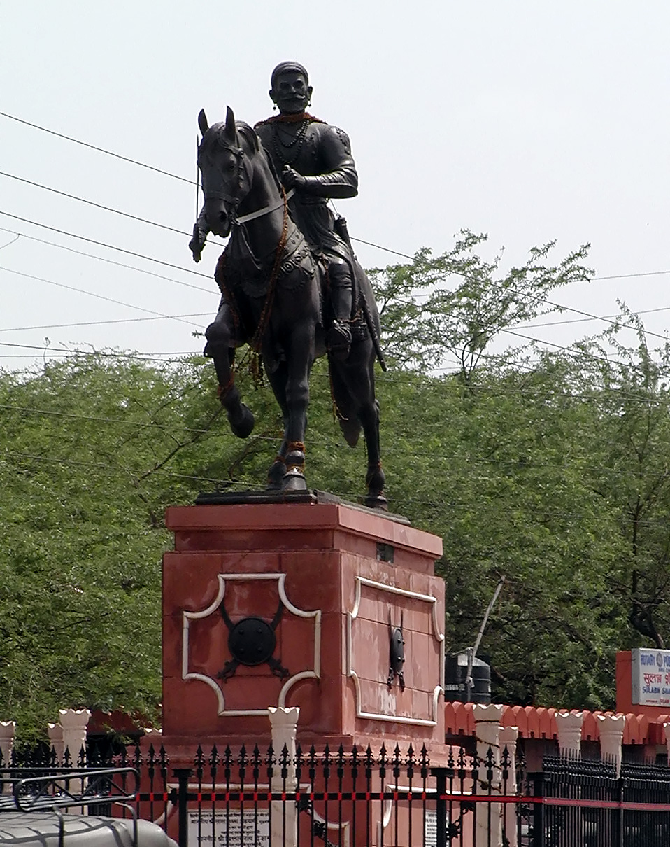 10-Jun-2001 14:10 - Agra - Agra Fort - Equestrian statue just outside of the main gate to the fort