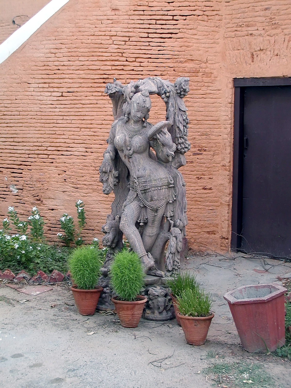 10-Jun-2001 15:40 - Agra  - Carving outside of the craft centre (aka Tourist shop)