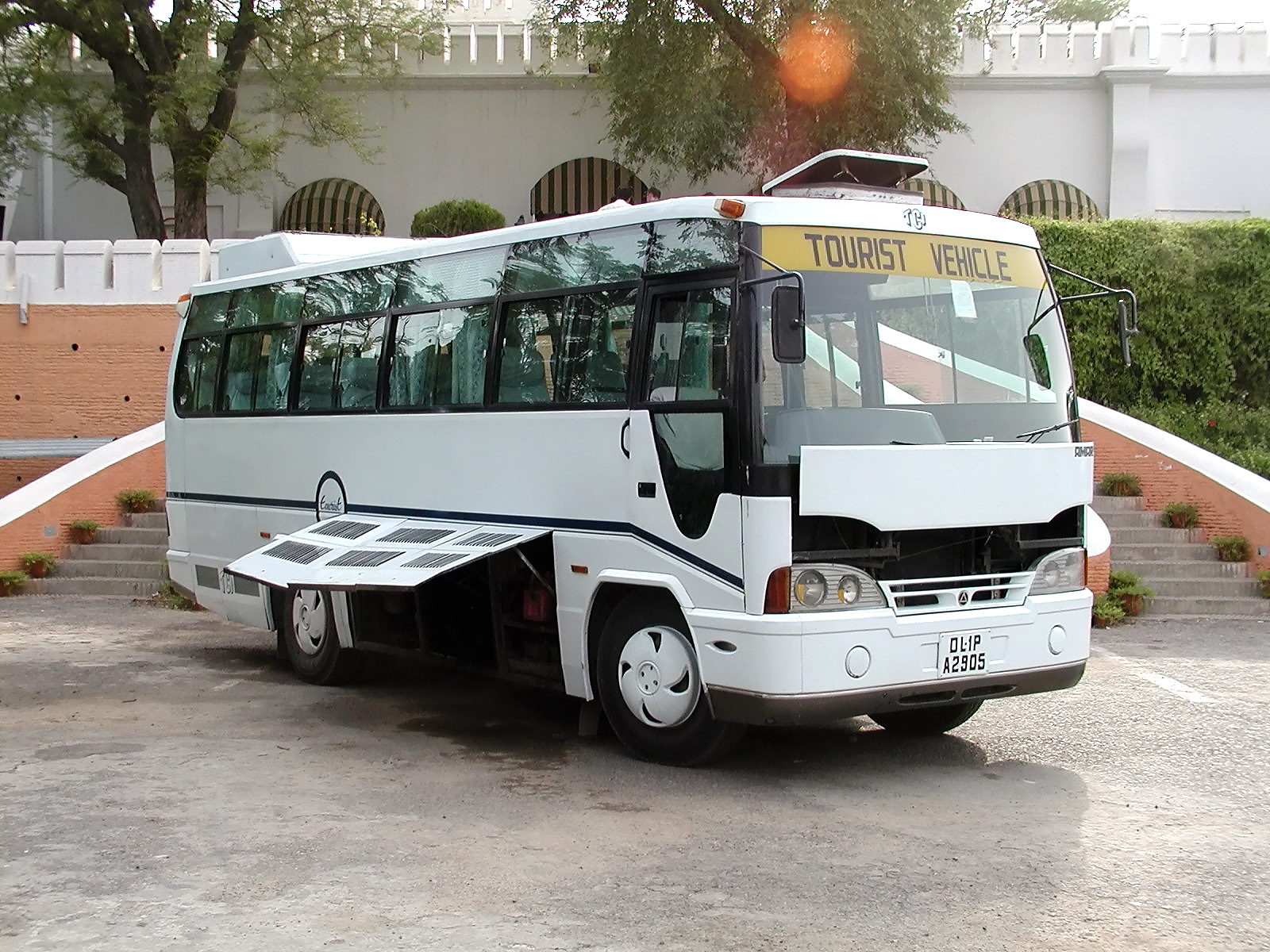 10-Jun-2001 16:36 - Agra  - The tour bus - everything open to cool down